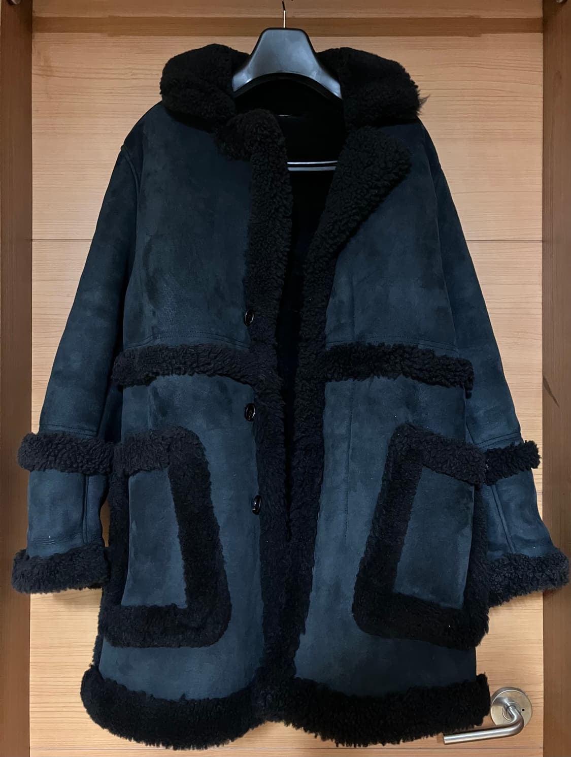 아크네 스튜디오 무스탕 코트 상품이미지1