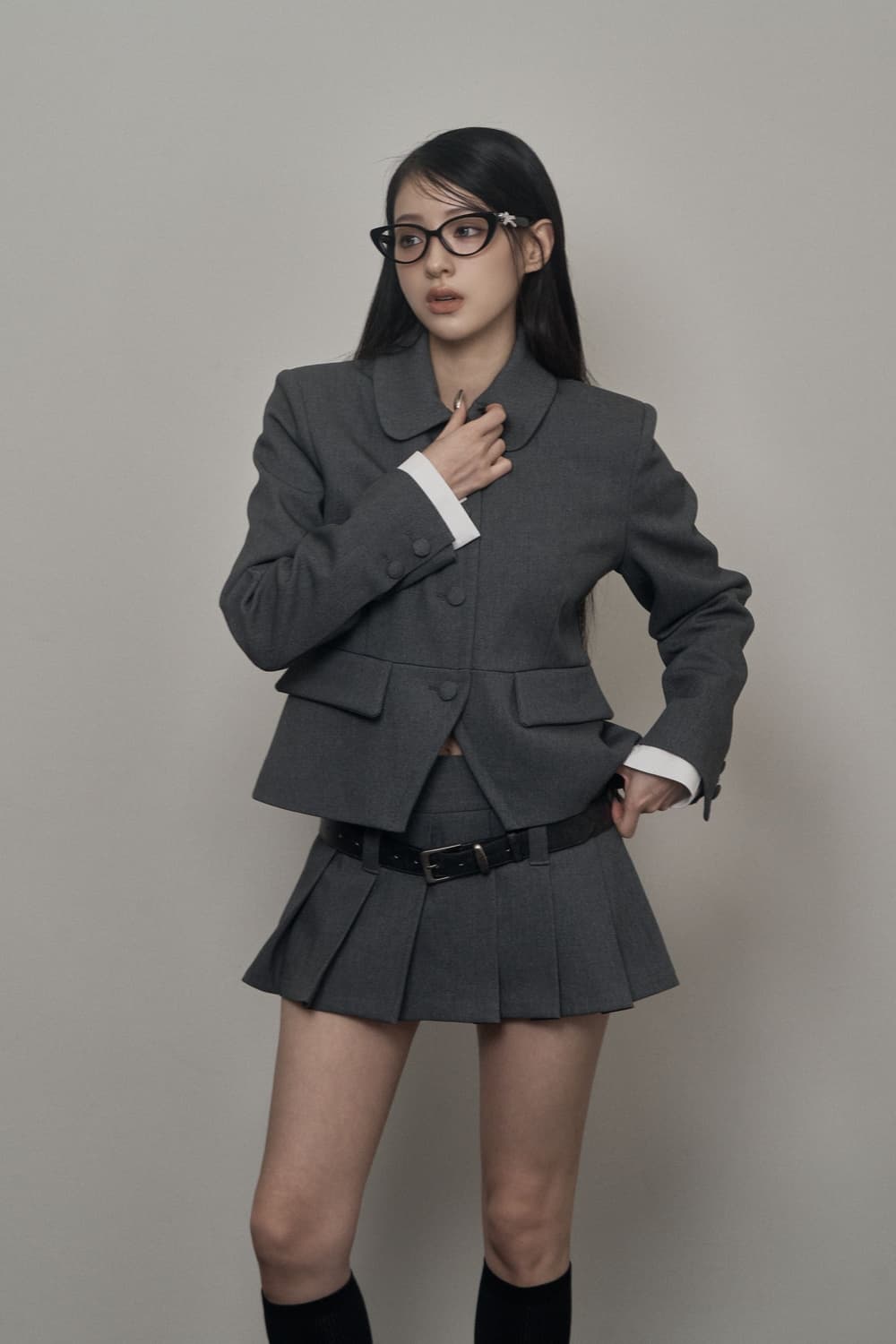카키포인트 테일러드 자켓 & 플리츠 스커트 셋업 그레이 상품이미지2