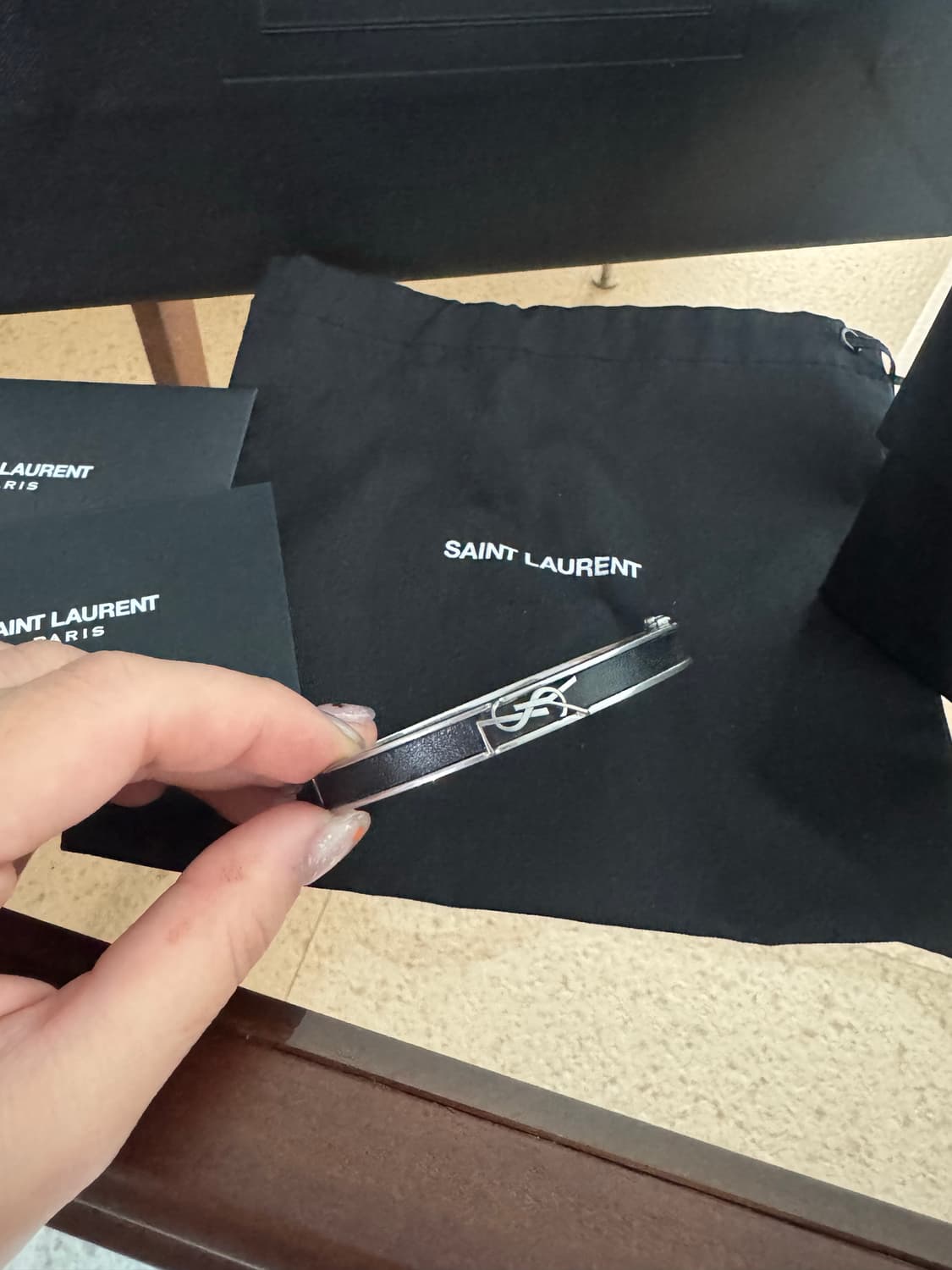 정가 105만 생로랑 카산드르 가죽 팔찌 상품이미지3