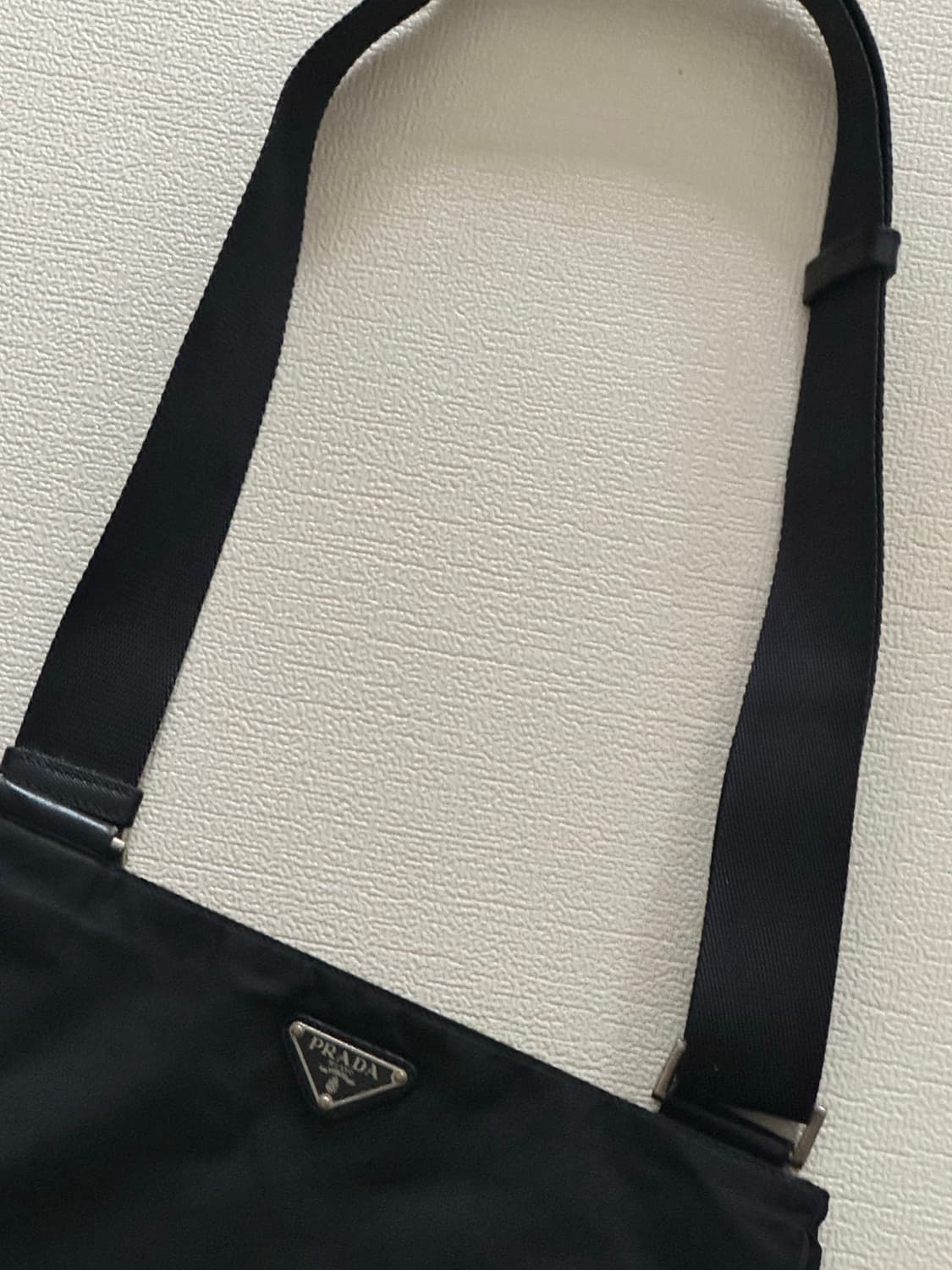 프라다 포코노 크로스백 블랙 상품이미지3