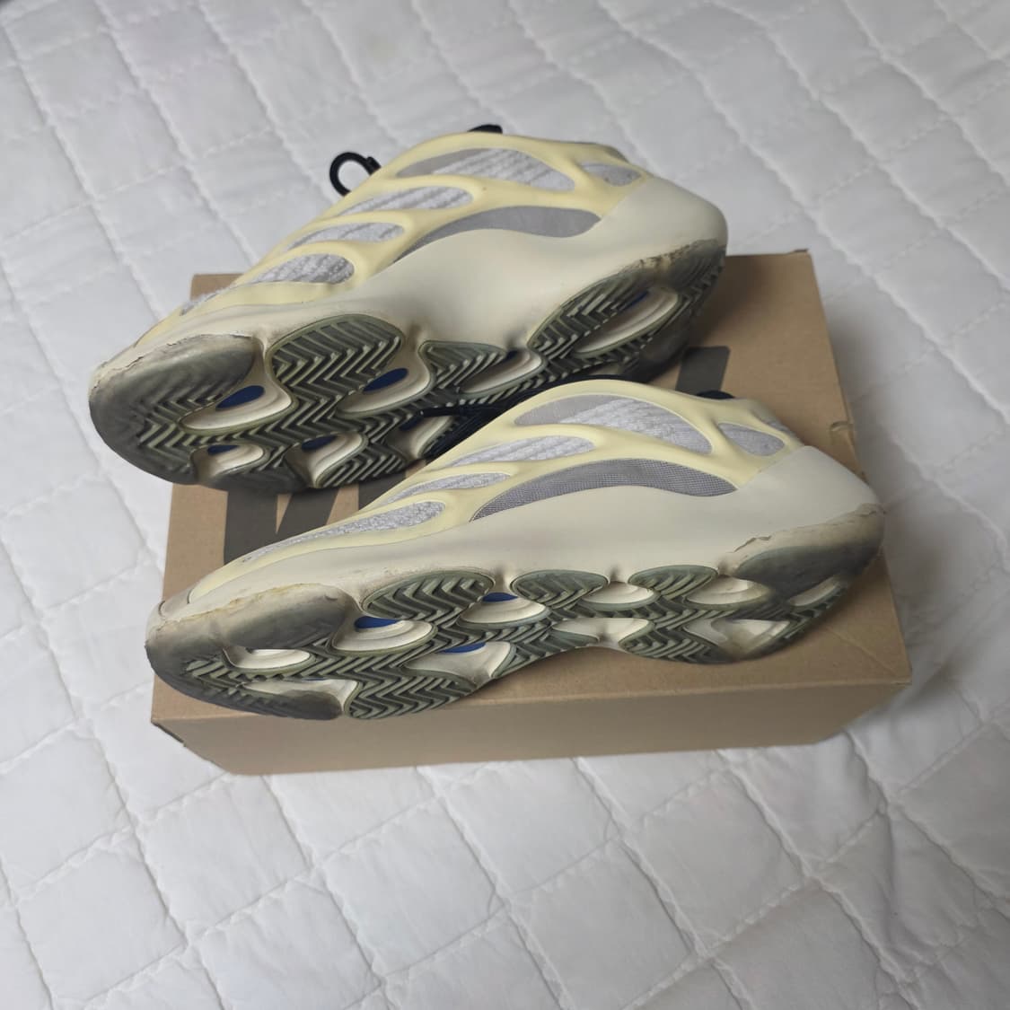 (중고) 아디다스 이지 700 V3 아자엘 2019 280사이즈 상품이미지7