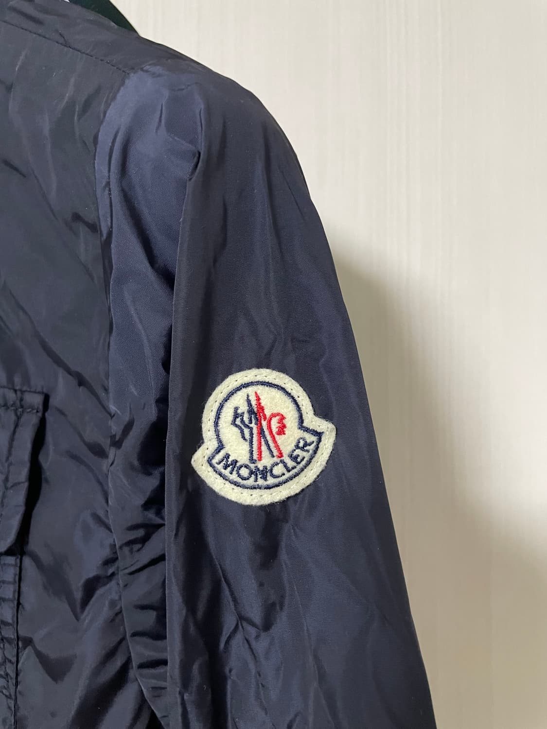 [2] 몽클레어 네이비 컬러 장클로드 바람막이 후드자켓 상품이미지4