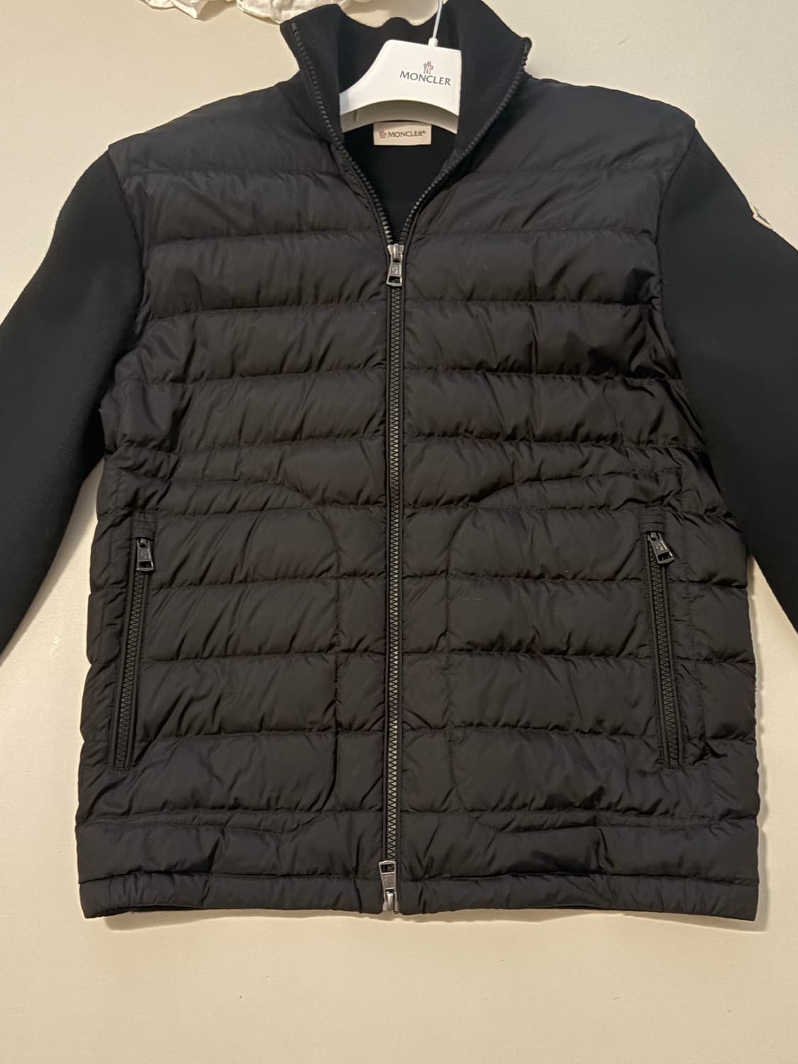 몽클레어 김현우 니트패딩 24년식 (사이즈 S) 상품이미지1