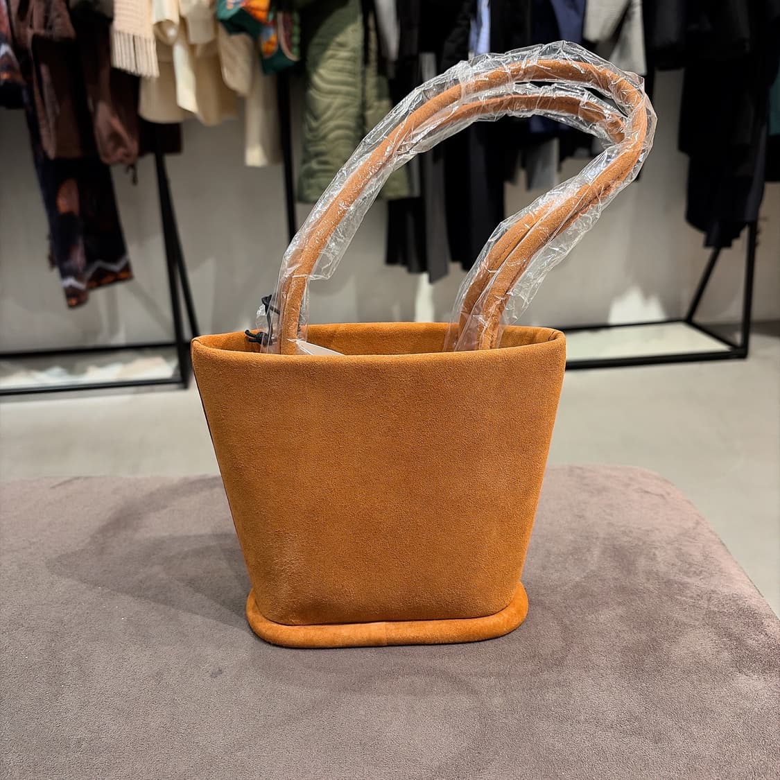 LEMELS 레멜 여성 카멜 스웨이드 소가죽 토트백 상품이미지3