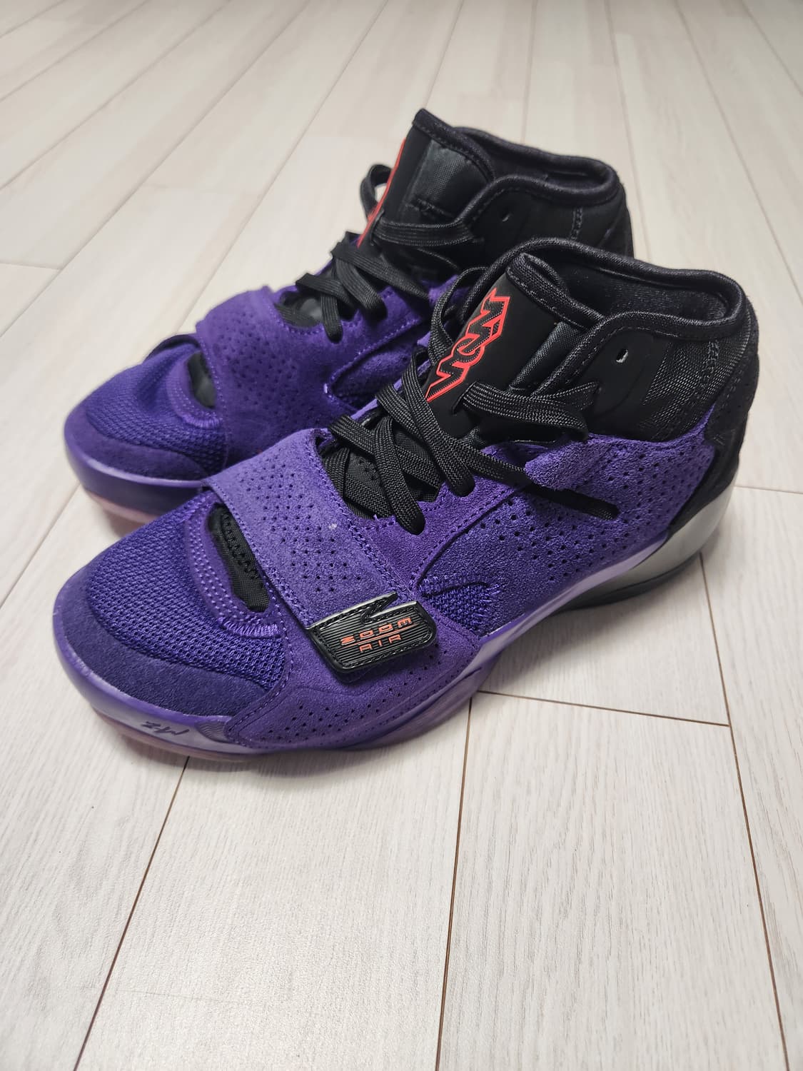 나이키 조던 자이언 2 PF 코트 퍼플 블랙 사이즈250

오염 하자없이 상품이미지2