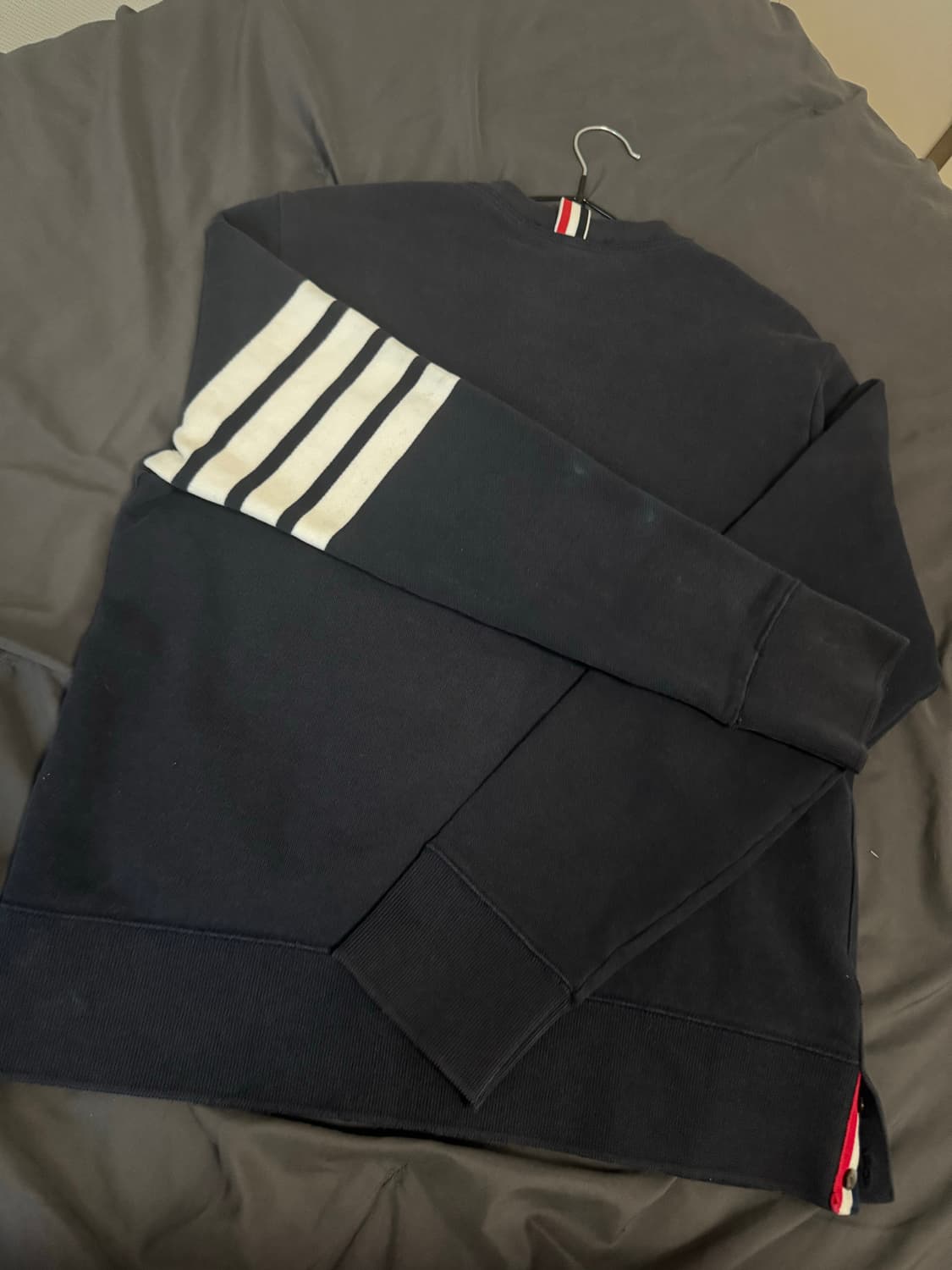 (정품) 톰브라운 삼선 네이비 맨투맨 2사 상품이미지2