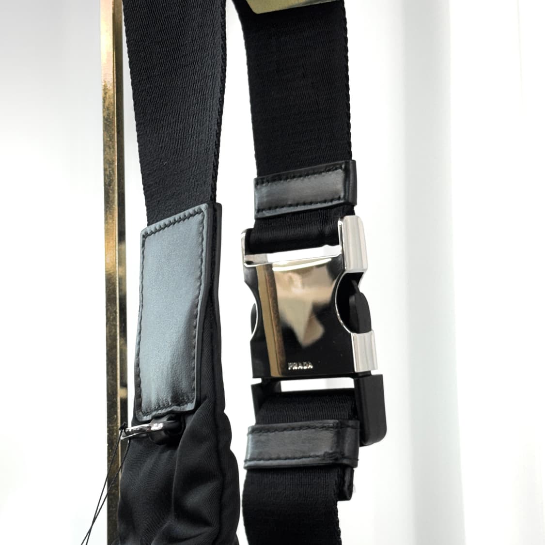 [정품] 프라다 삼각로고 리나일론 레더 슬링백 2VZ092 상품이미지7