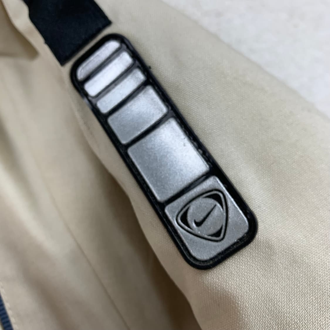 00s 나이키 스우시로고 폴리쉘 패딩 점퍼 오트밀베이지 상품이미지4