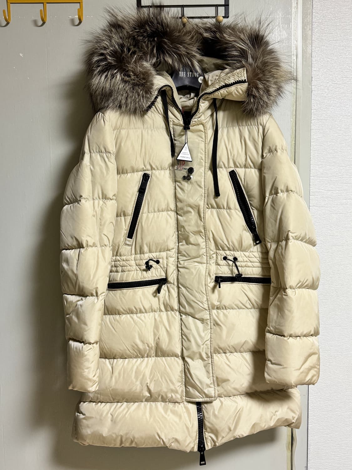 몽클레어 여성 롱패딩 아이보리 상품이미지1