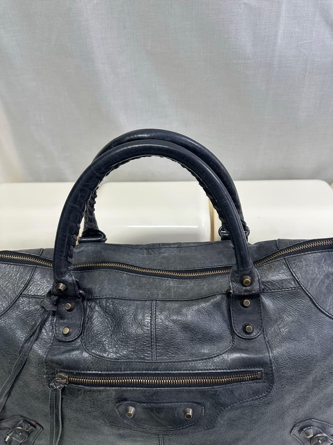 [A 정품] 발렌시아가 시티 모터백 라지 다크그레이 상품이미지4