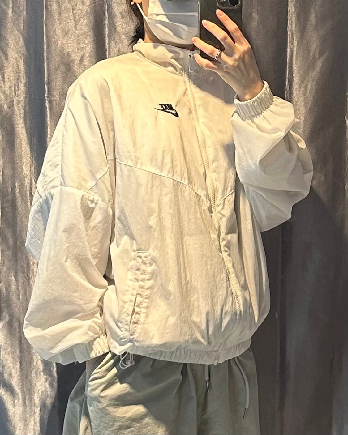 S 나이키 자수로고 화이트 바람막이 상품이미지1