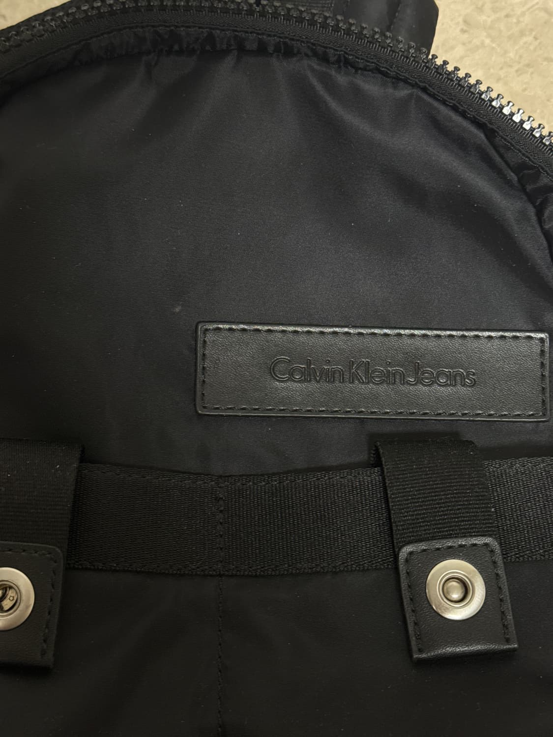 캘빈클라인 블랙 나일론 백팩 상품이미지3