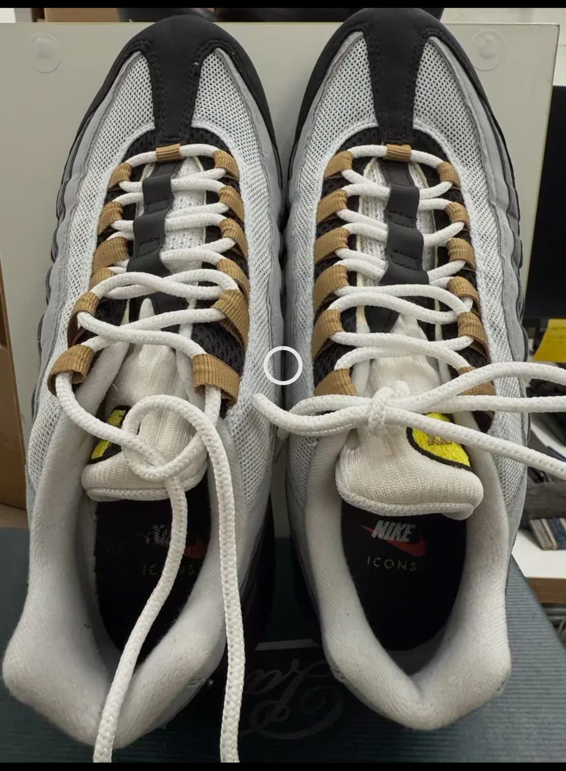 에어맥스95 나이키 Air Max 95 Wolf Grey 엘로우스트라이크 상품이미지2