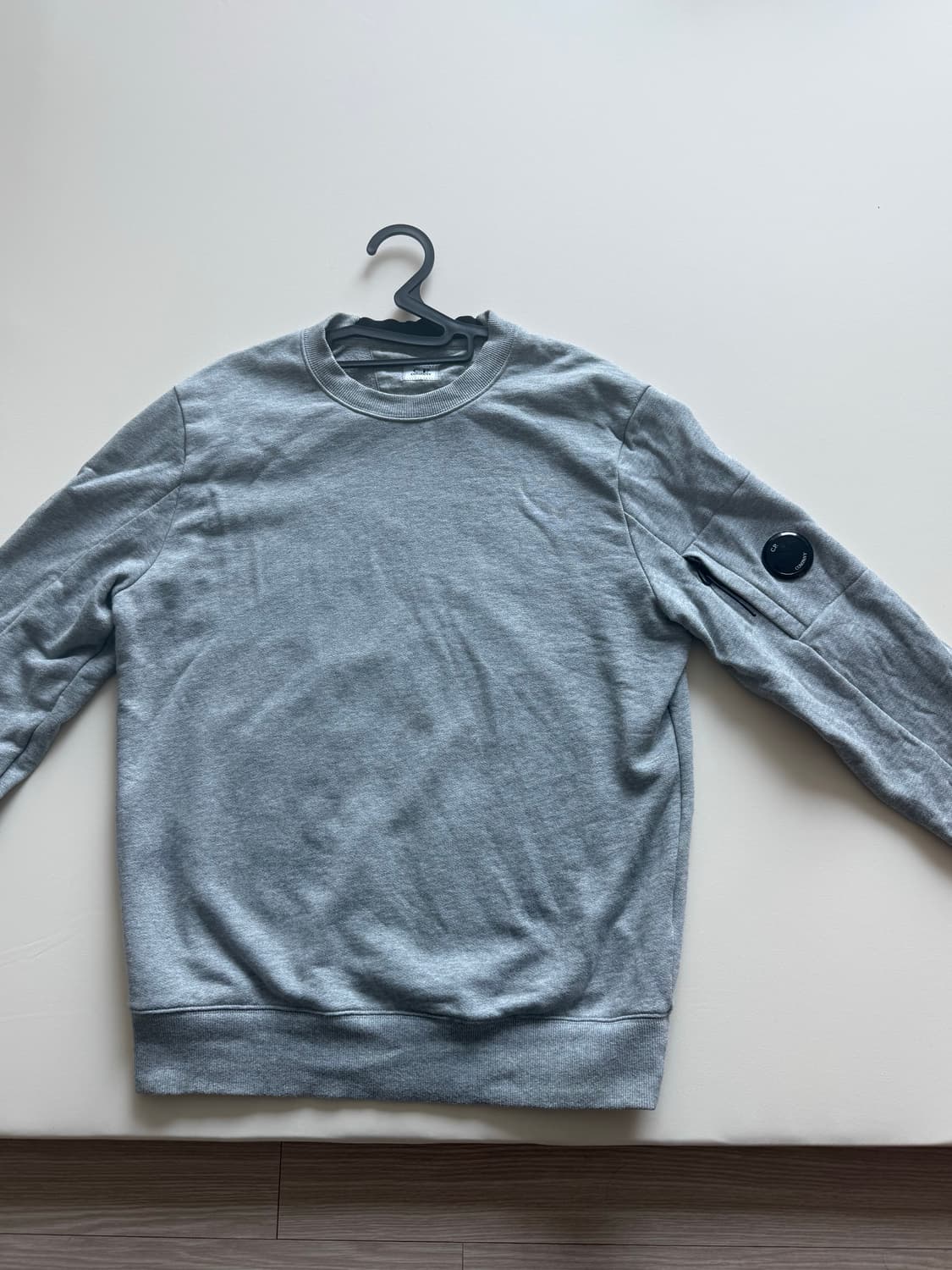 Cp컴퍼니 렌즈와펜 맨투맨 상품이미지1