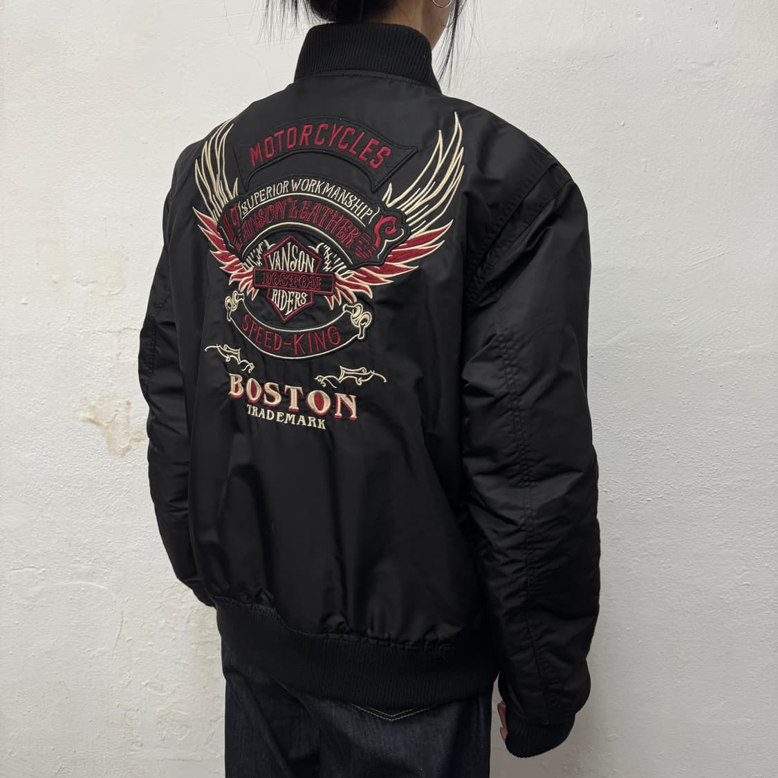 VANSON 블랙 패치로고 후면 스펠 페더 자수 MA-1 플라이트 자켓 상품이미지2