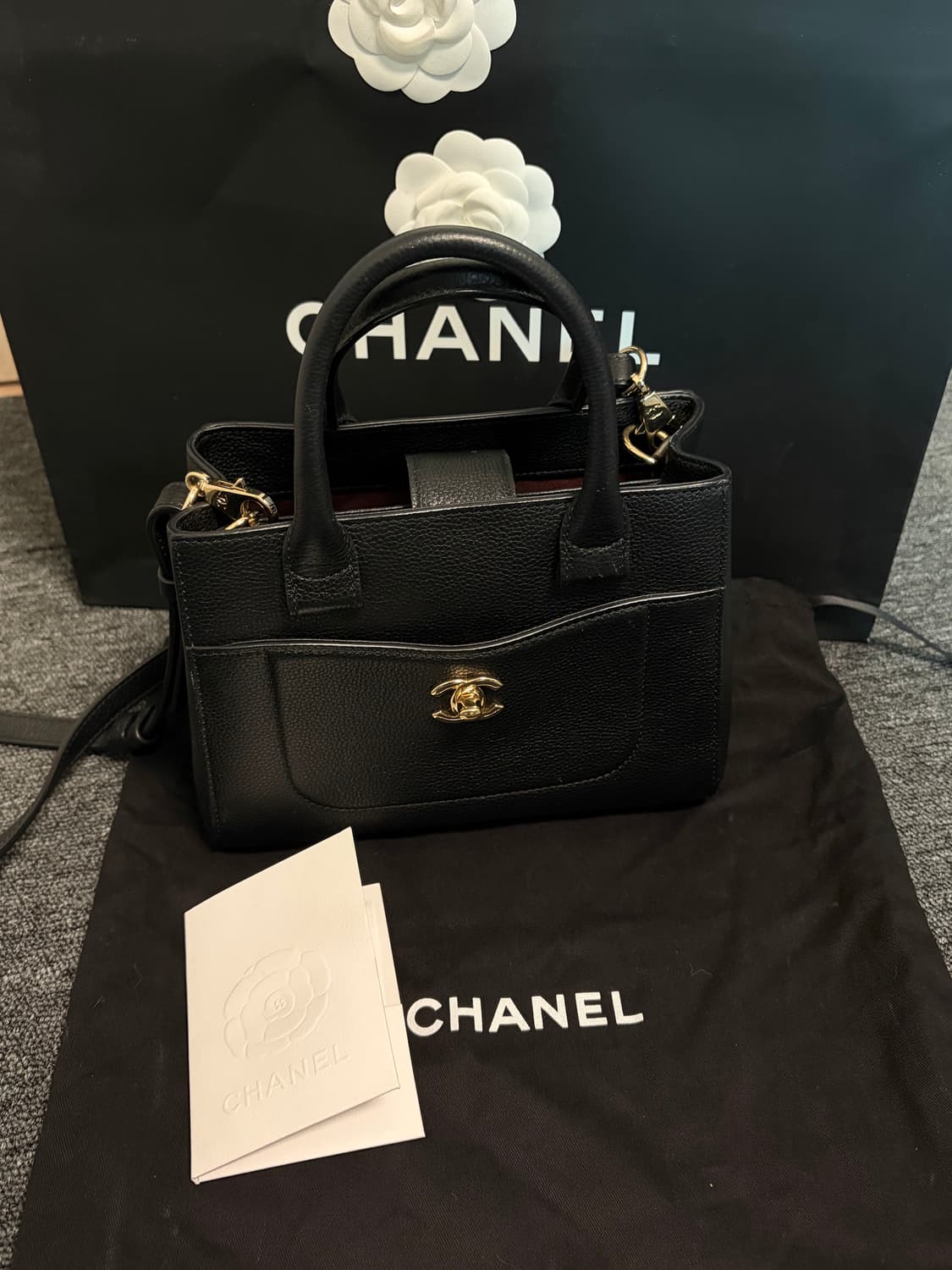 샤넬 네오 뉴서프 미니 토트백 상품이미지1