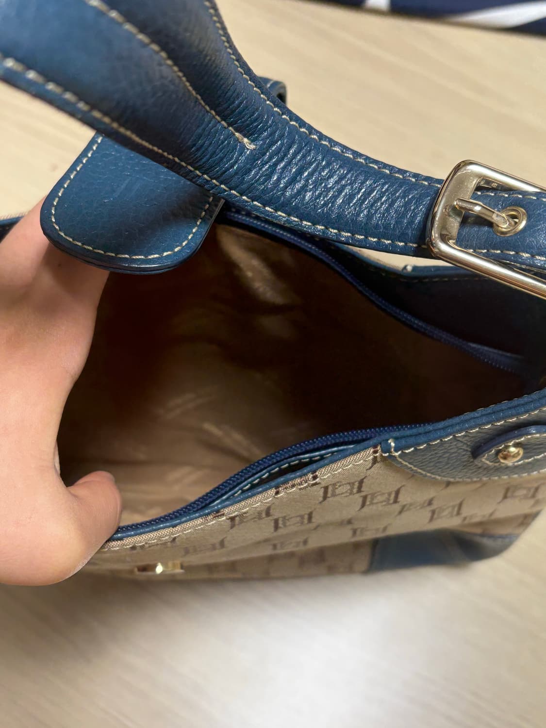 헤지스 숄더백 상품이미지3