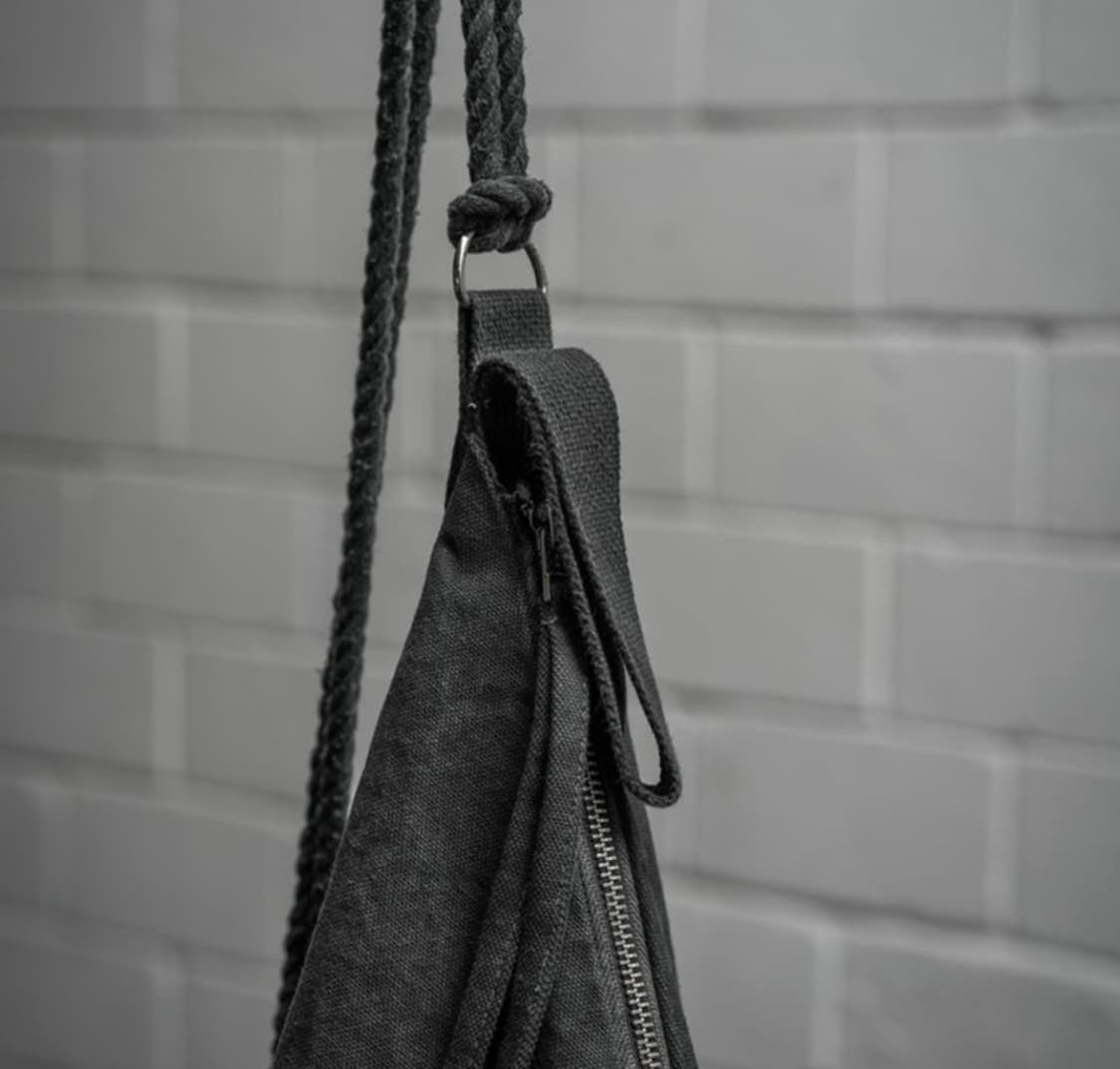 카본 다잉 바디백 OS 상품이미지2