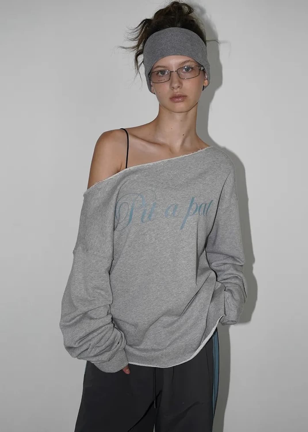 블랙업, 키피니 보트넥 프린팅 긴팔티 (차콜) 상품이미지1