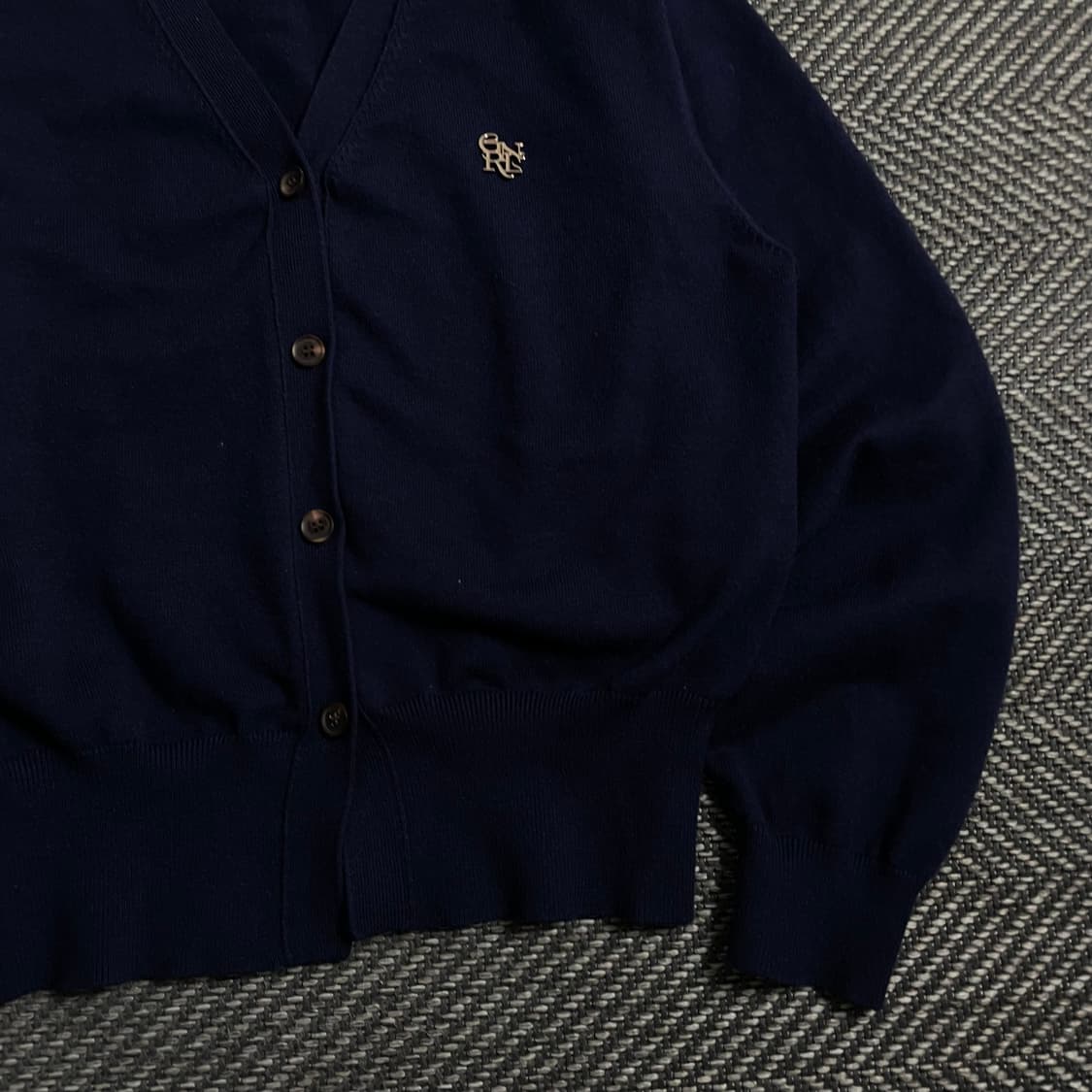 제너럴아이디어 에센셜 로고 뱃지 가디건 네이비y 4289 상품이미지3