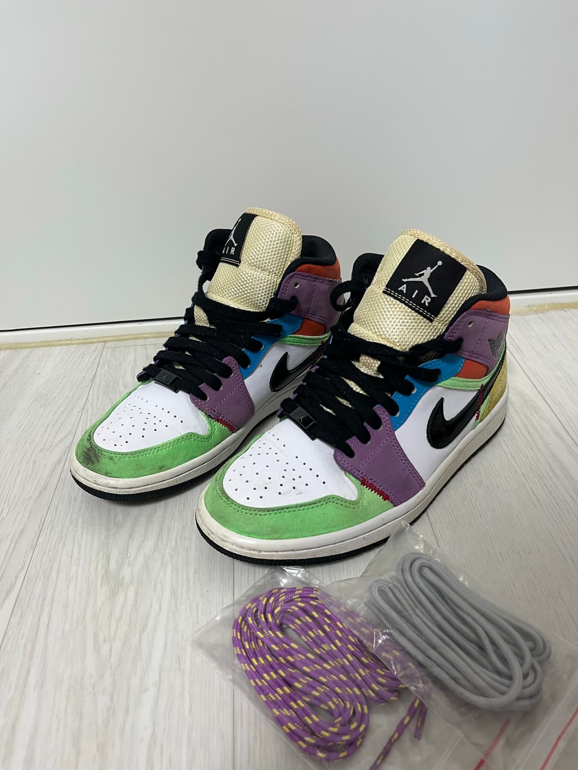 나이키 에어 조던 1 미드 230 상품이미지1