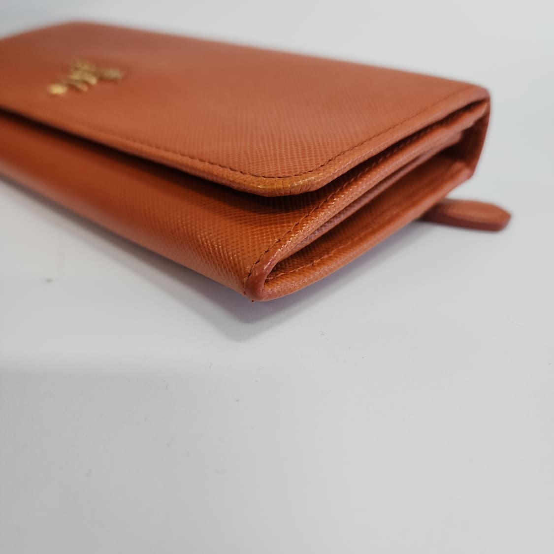 상태최상 프라다 메탈 로고 사피아노 장지갑 다크오렌지 상품이미지6
