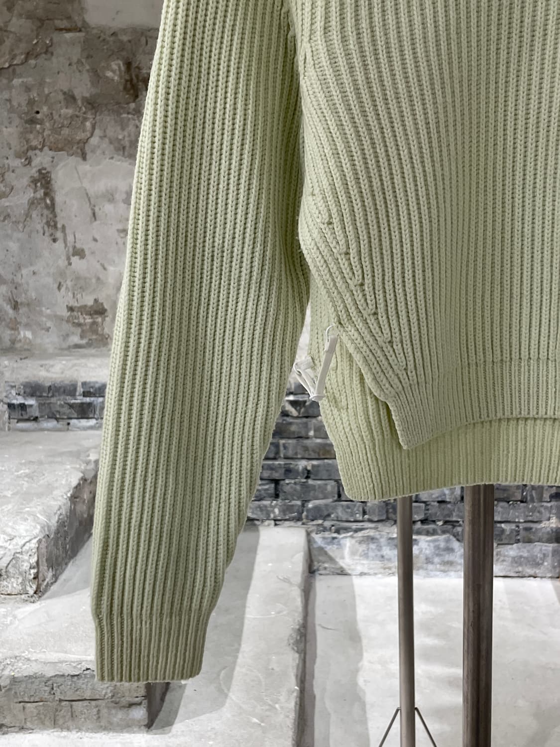 알렉산더 왕 라임 보스 슬릿 크롭 스웨터 상품이미지4