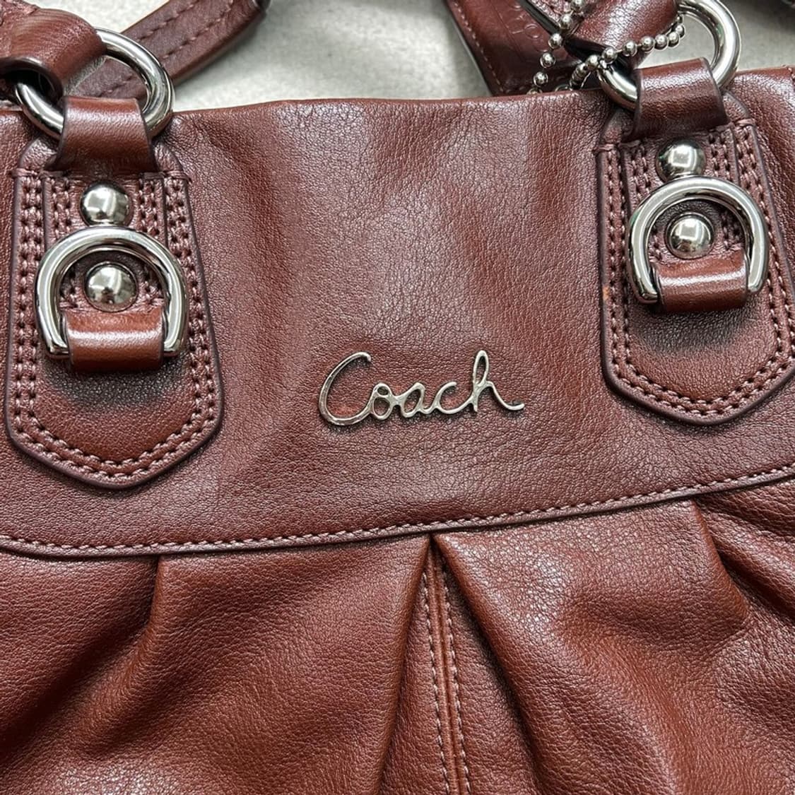 코치 애슐리 브라운 가죽 캐리올 토트백 상품이미지2