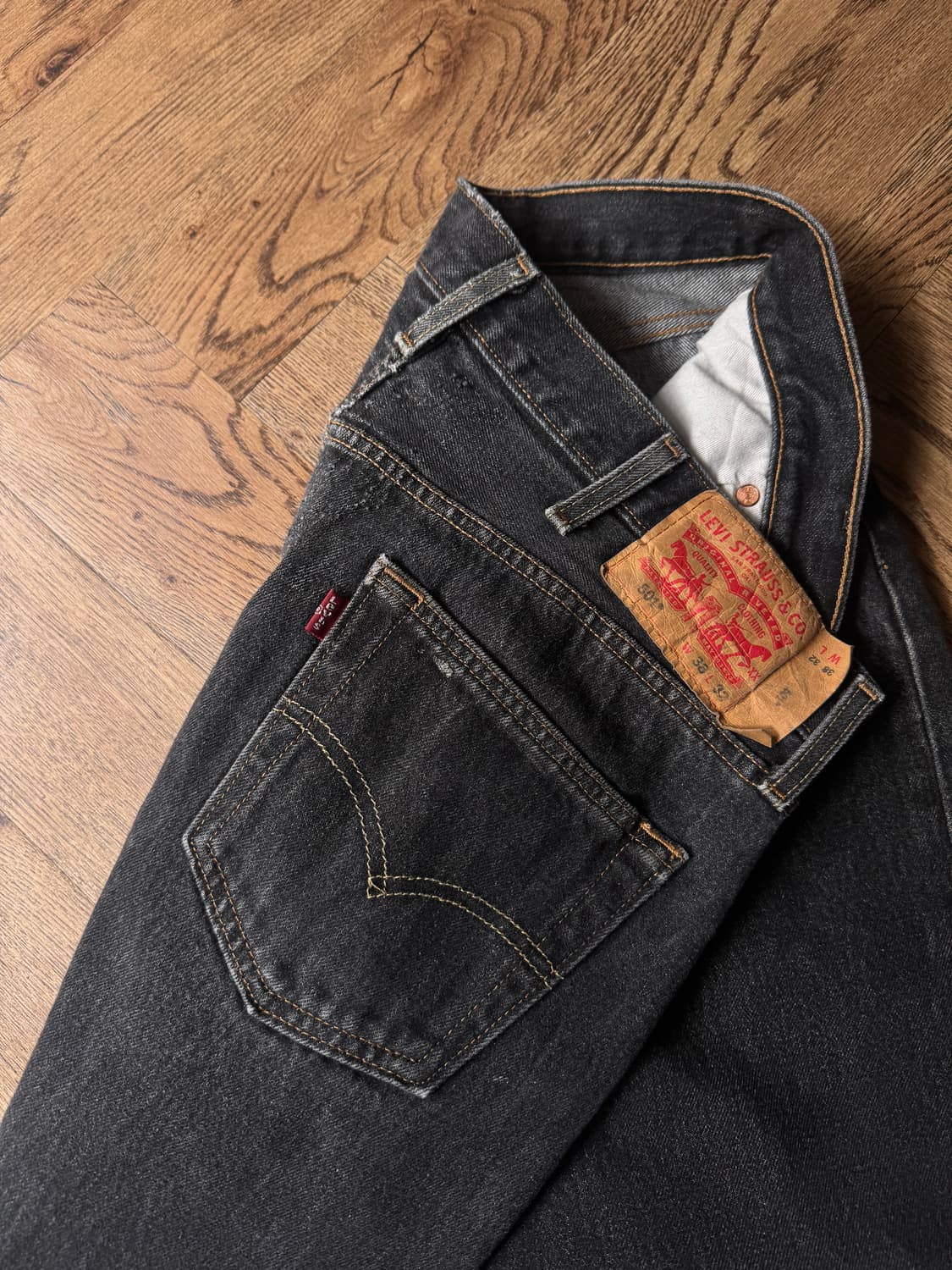 [38]리바이스 501 빈티지 리페어드 흑청 데님 팬츠 상품이미지3