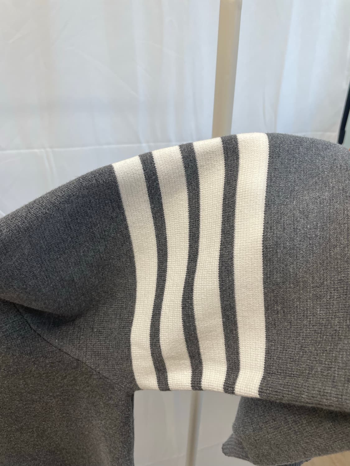 [N/신형] 톰브라운 밀라노 스티치 니트 그레이 [5] 상품이미지4