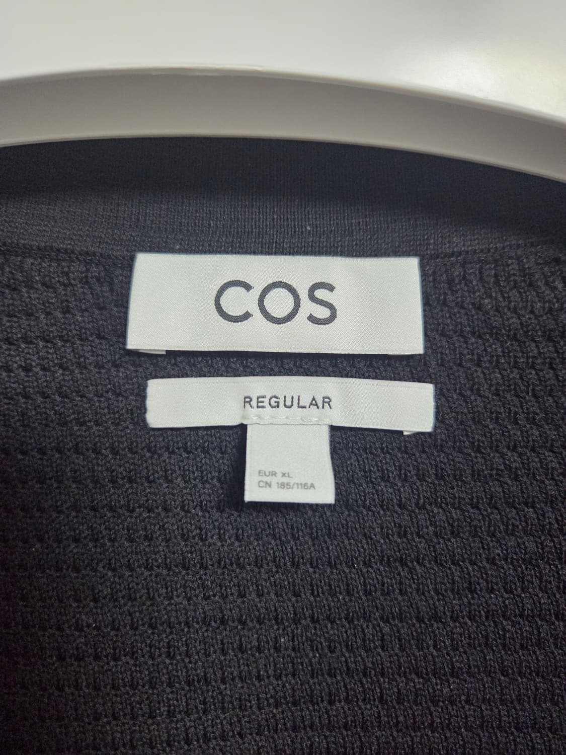 cos 코스 텍스처드 니트 코튼 브이넥 가디건 블랙 상품이미지4