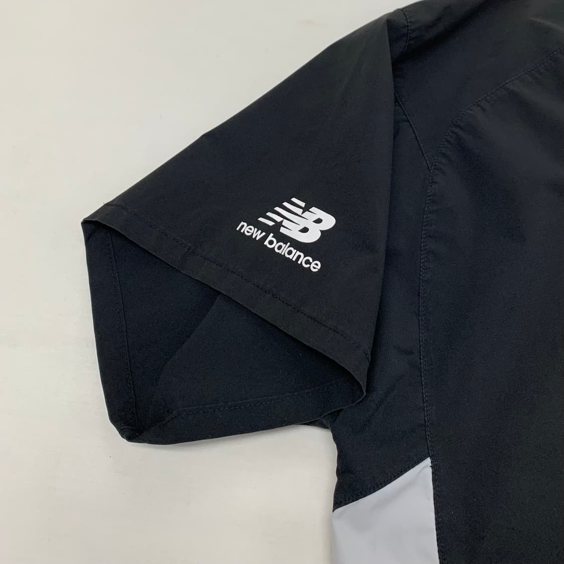 뉴발란스 KT위즈 선수지급용 반팔 하프집업 바람막이 (110) 상품이미지4