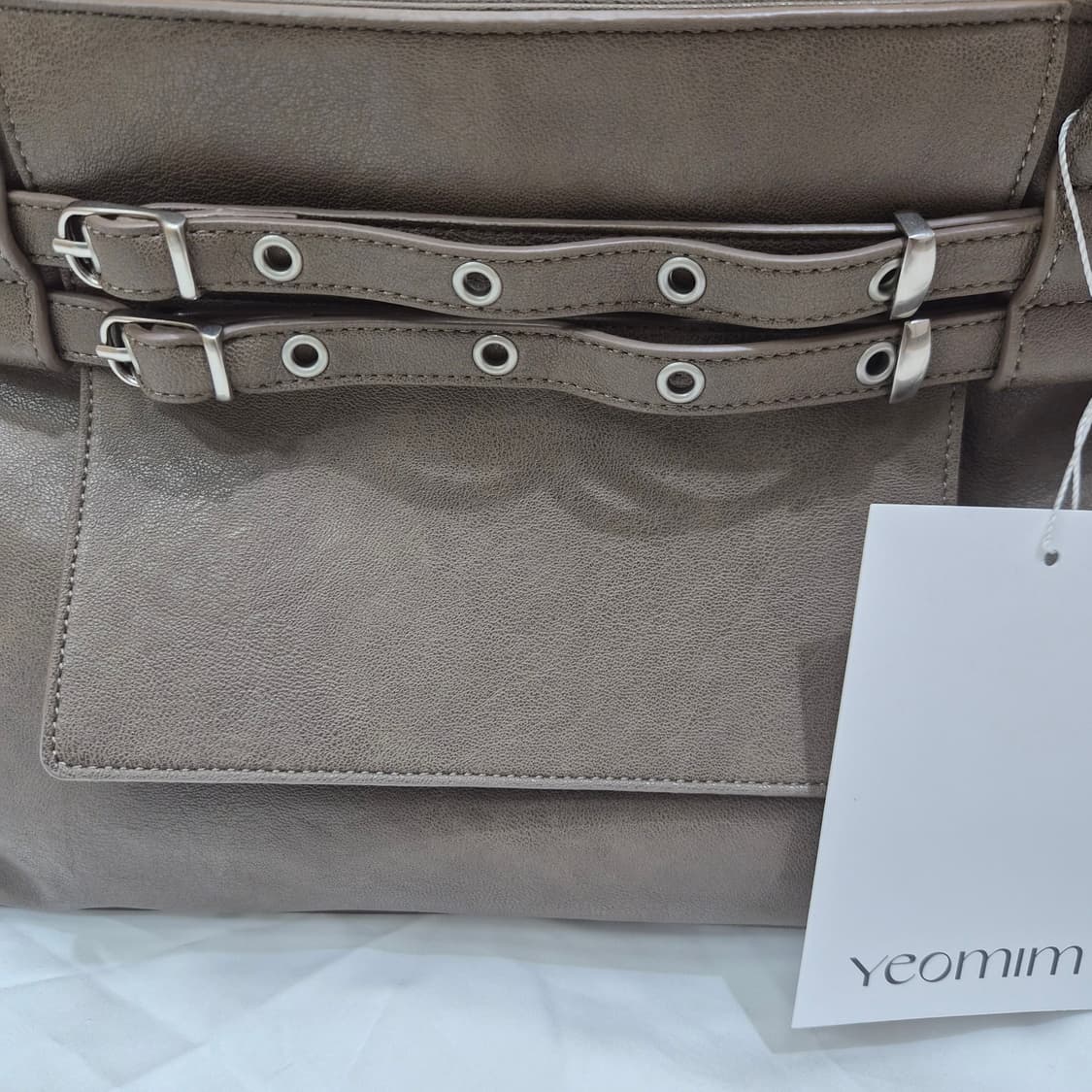 (새상품) 여밈 미디움 타운 벨트백(짙은회갈색) 상품이미지4