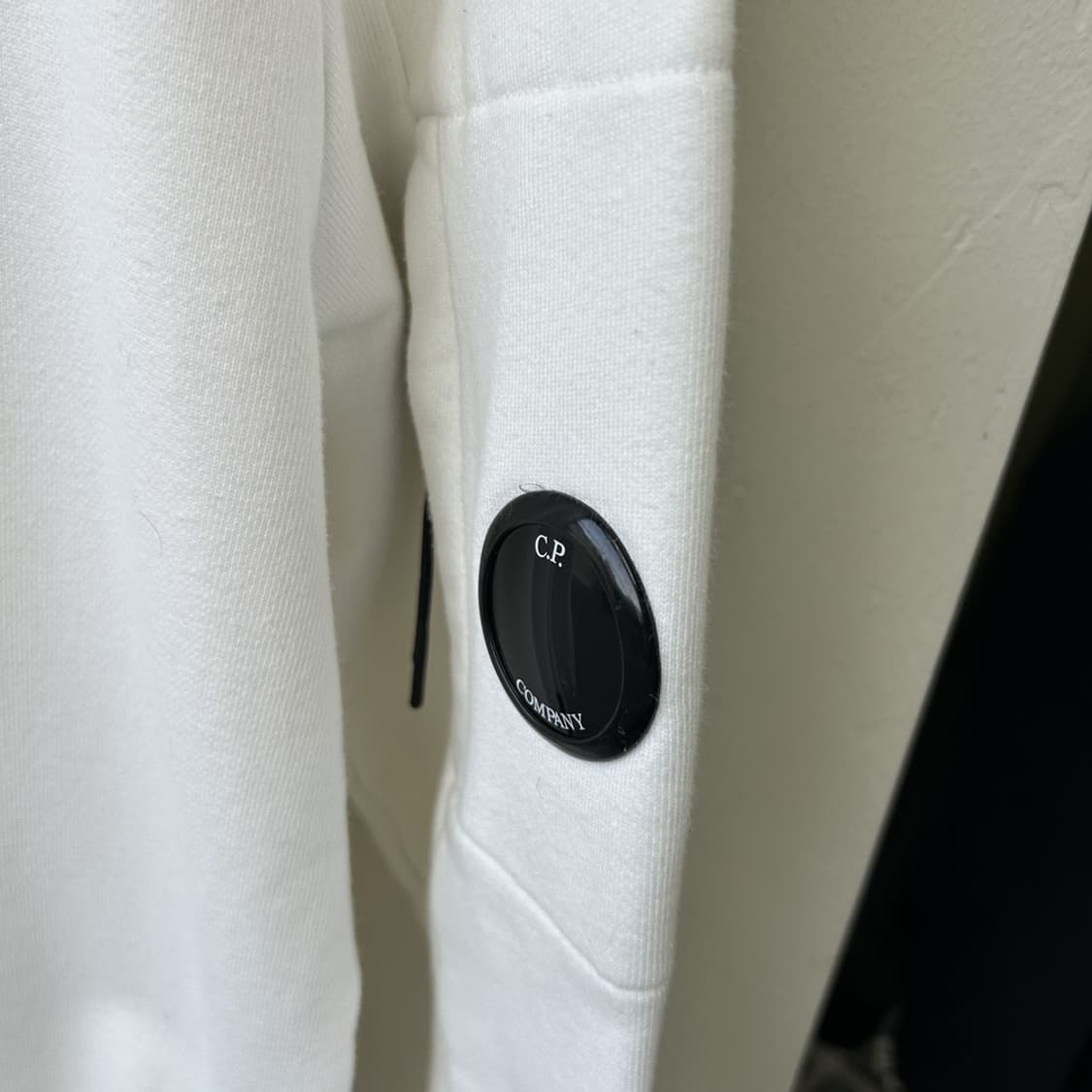 15851 - C.P. 컴퍼니 화이트 렌즈 맨투맨 상품이미지4