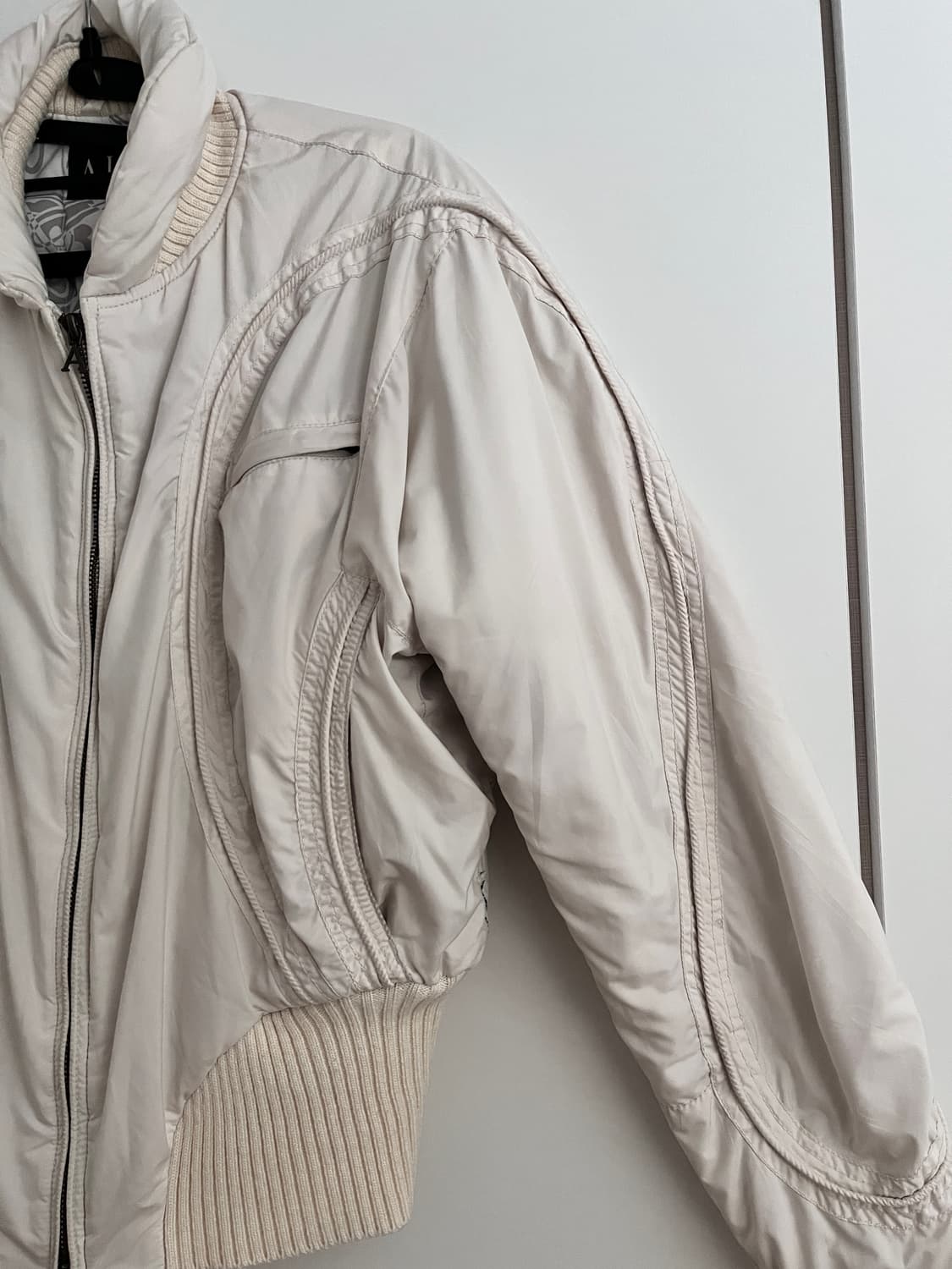 Armani Exchange 아이보리 패딩 상품이미지3