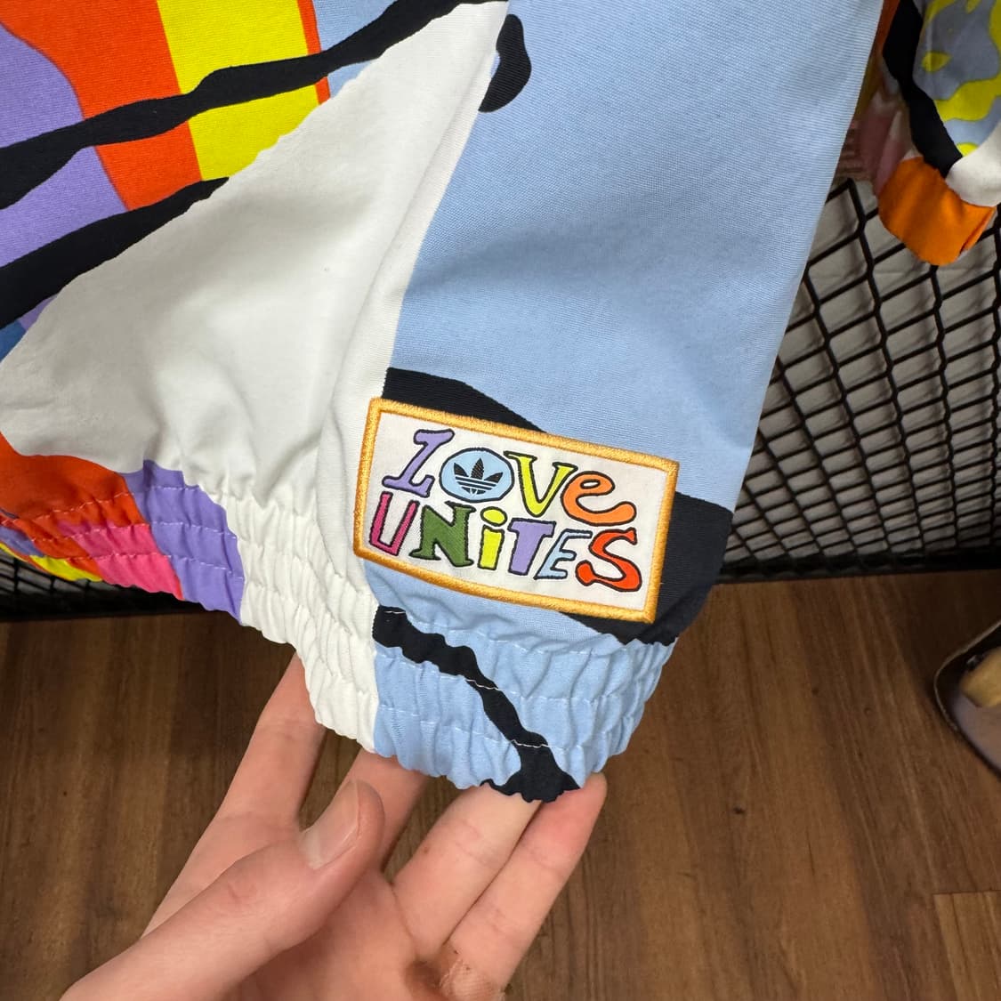 아디다스 트랙 바람막이 전후면 러브 유나이트 프린팅 포인트 화이트 상품이미지6