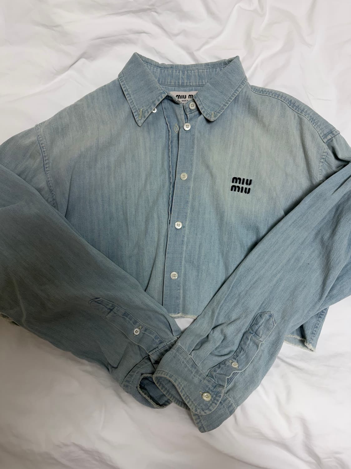 미우미우 크롭 샴브레이 셔츠 42 (라이트블루) 상품이미지1