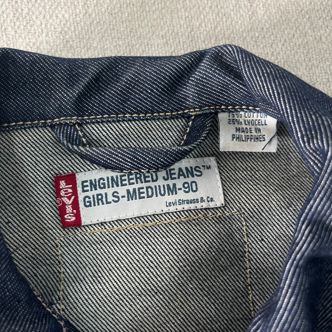 W 90 리바이스 엔지니어드 여성 크롭 데님 자켓 상품이미지3