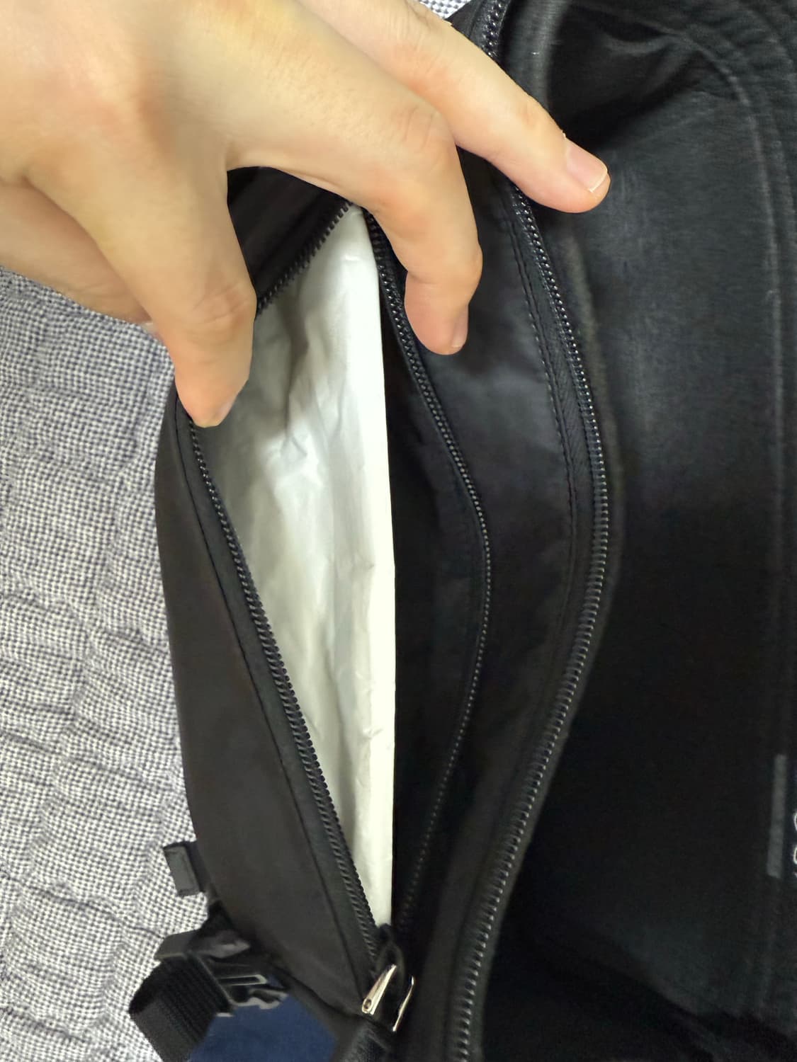 [M]프라다 바이커백 미디움 블랙 상품이미지5