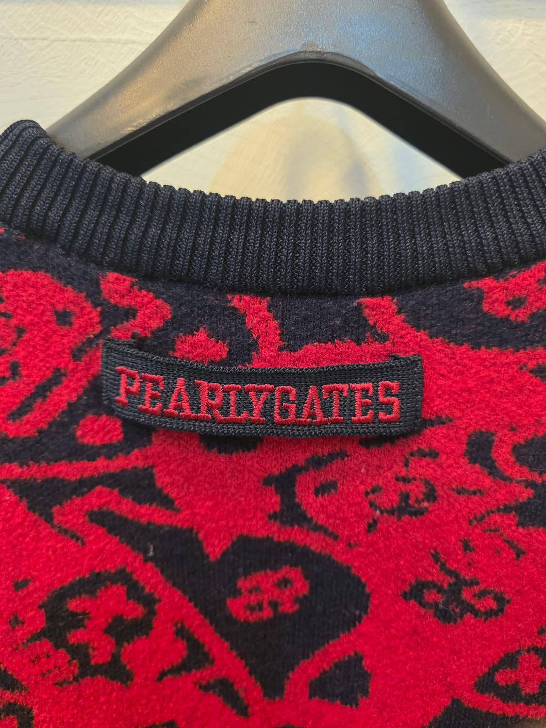 페리게이츠 패턴 니트 레드 블랙 상품이미지5