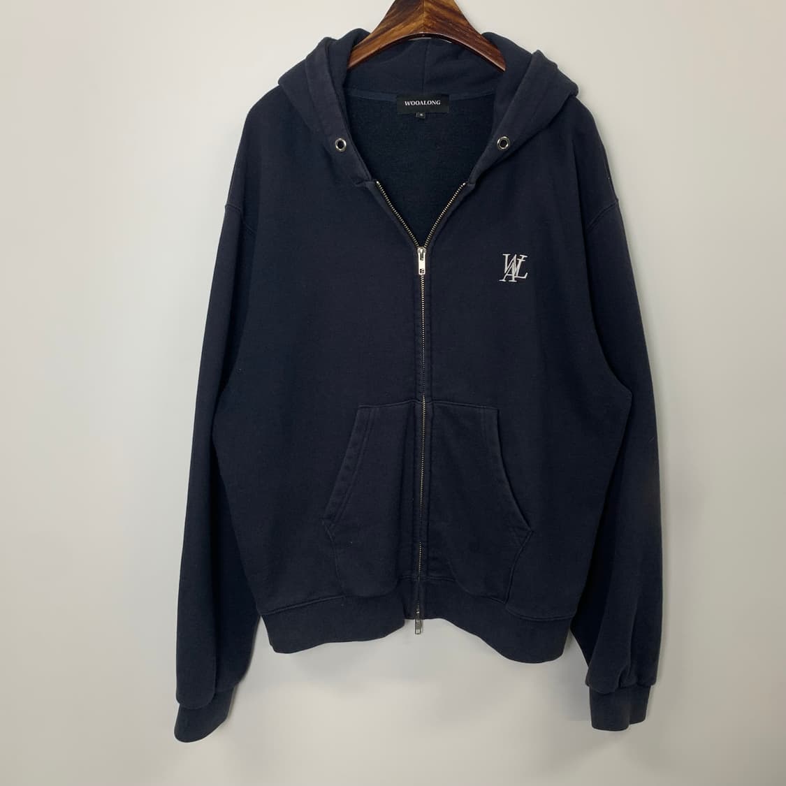 우알롱 자수로고 네이비 후드집업 상품이미지2