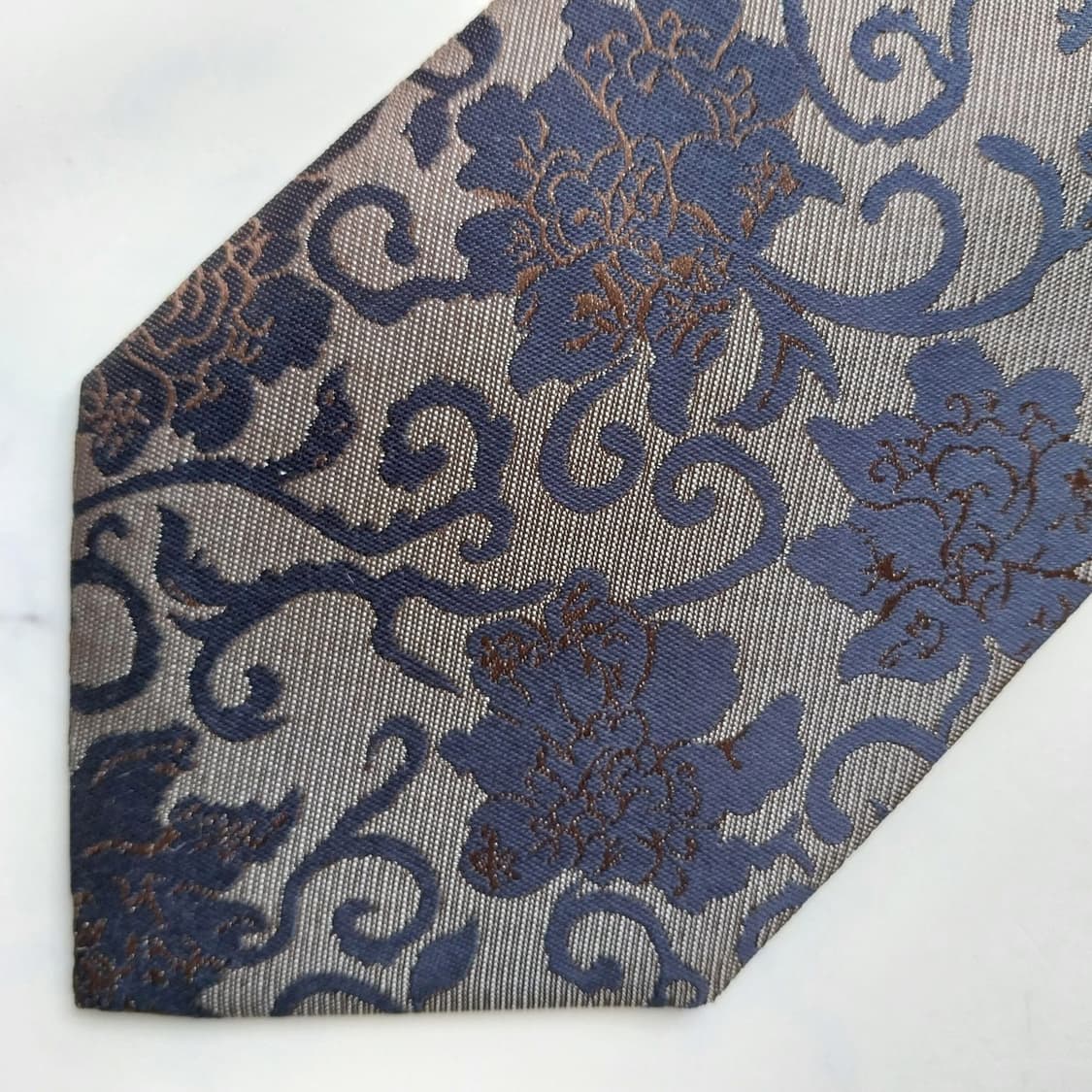 더반 실크 네이비 플라워 자카드 넥타이 9.4cm A+등급 K2311
 상품이미지6