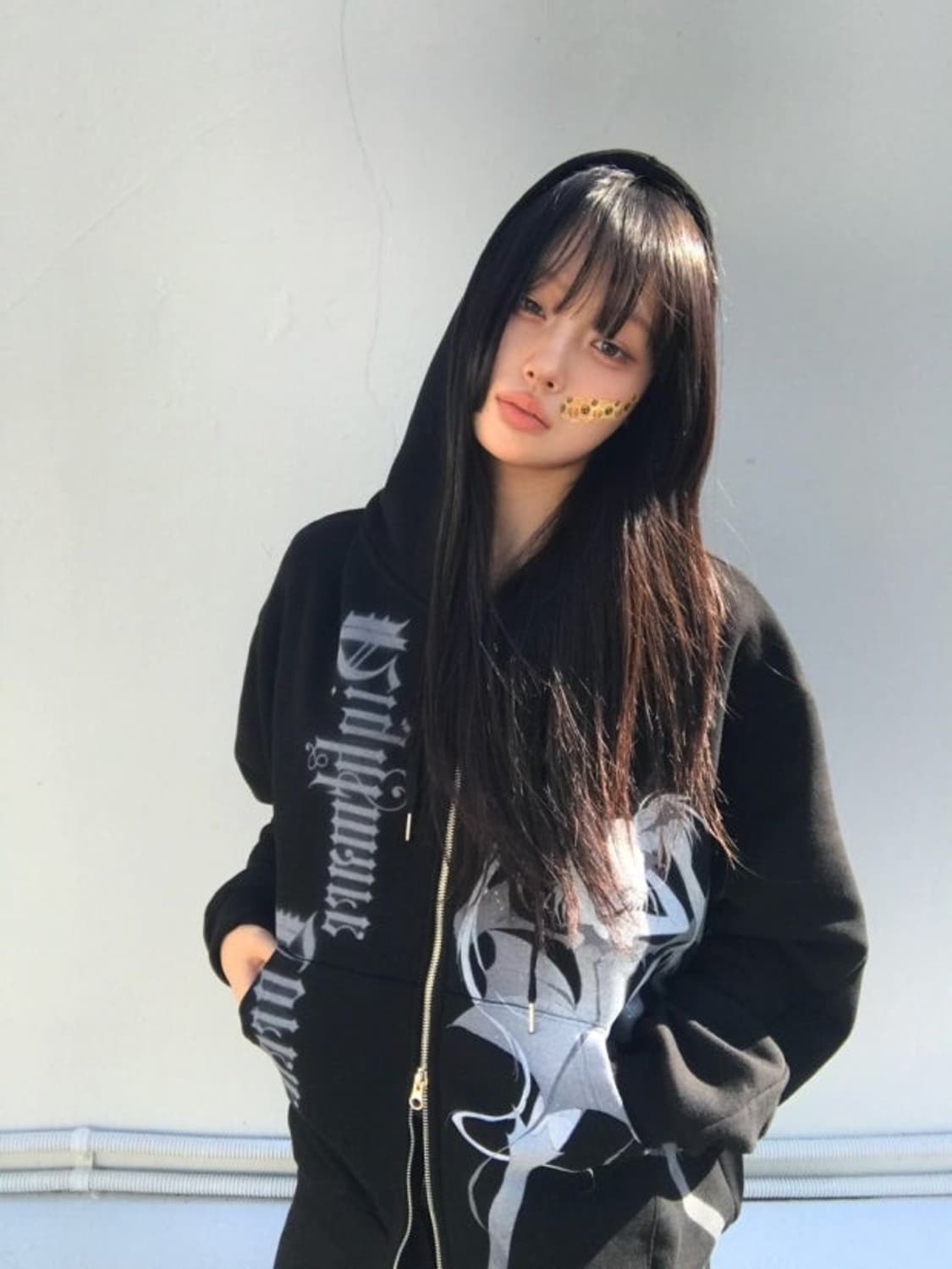 러브이즈트루x캐릭캐릭체인지 후드집업 상품이미지1