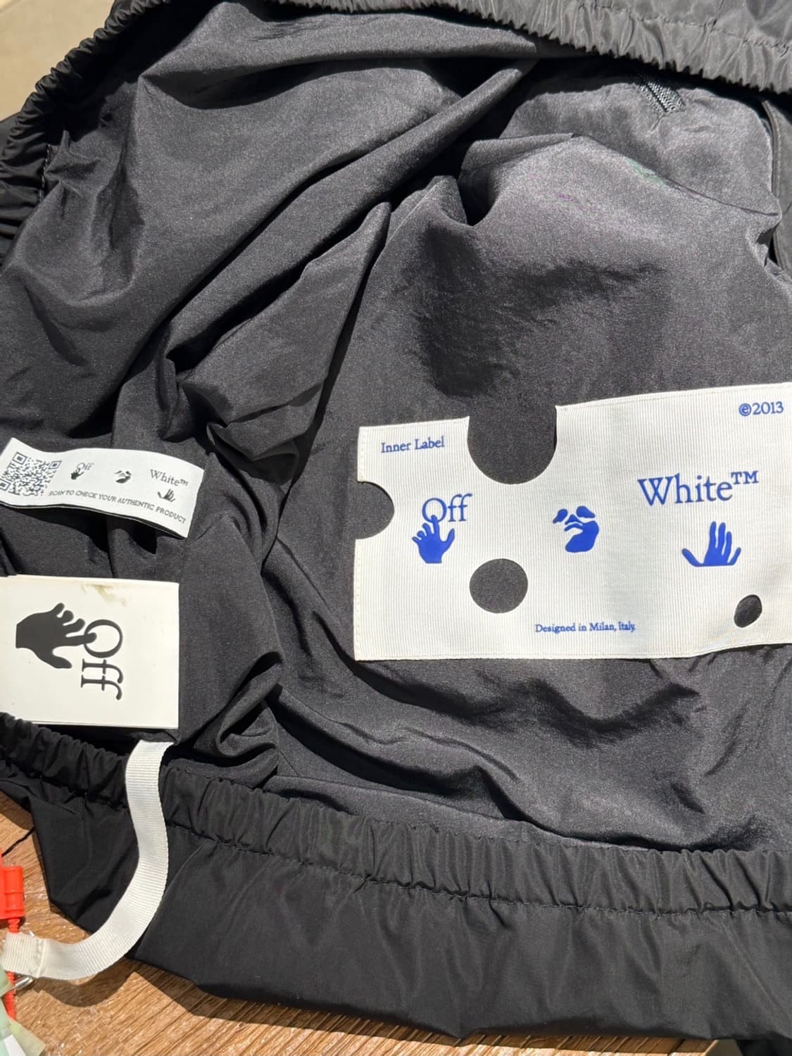 오프화이트 22fw 블랙 디아그 탭 윈드 브레이커 상품이미지5