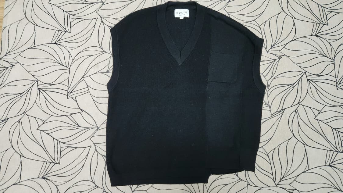 솔리드옴므 블랙 비대칭 니트 베스트 50사이즈 상품이미지2