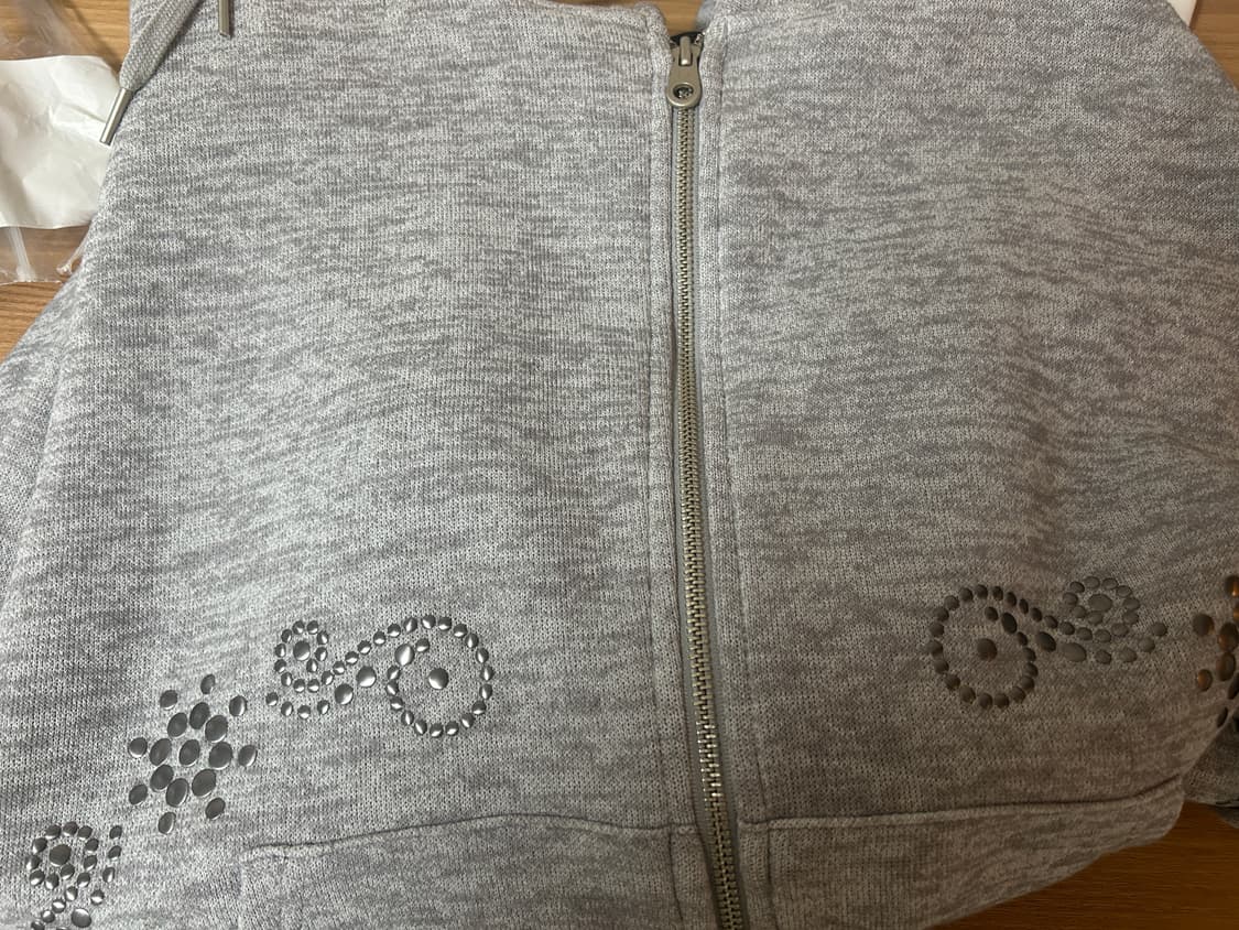 (새상품) 폴리수엠 니트재질스터드후드집업  상품이미지1