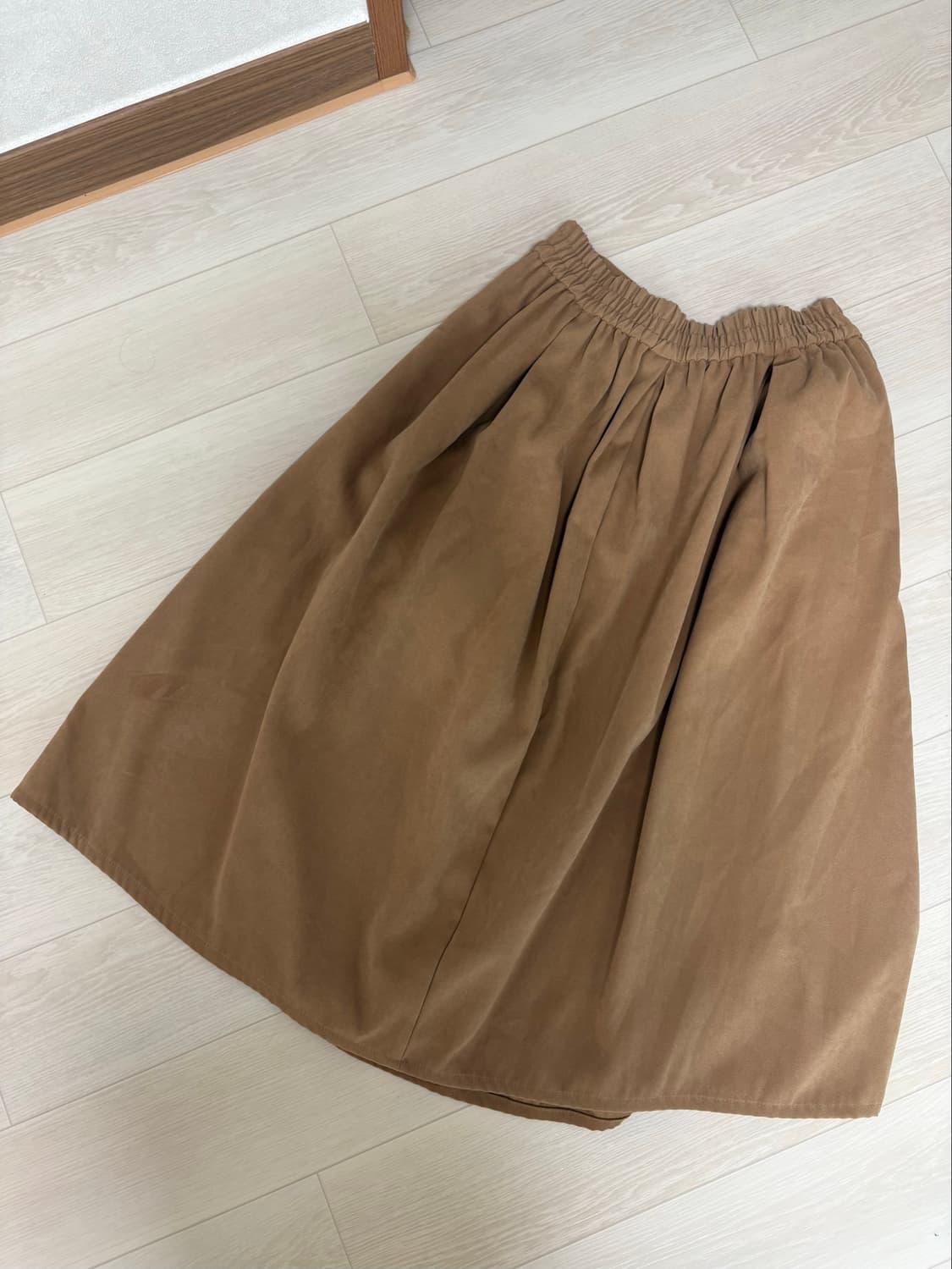 카멜 핀턱 미디스커트 ⋆ 상품이미지2