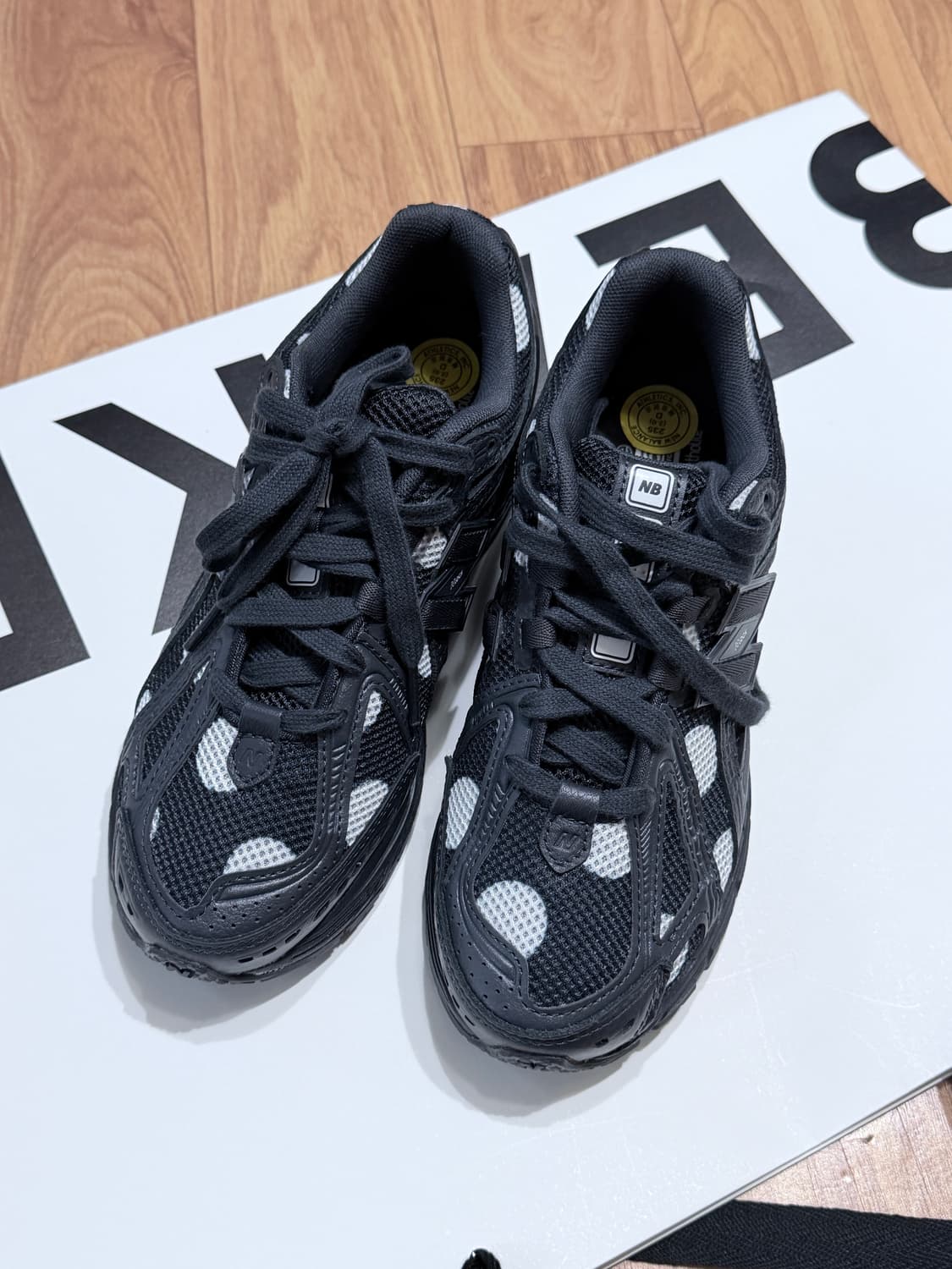 뉴발란스 1906R 폴카 닷 블랙 235 상품이미지2