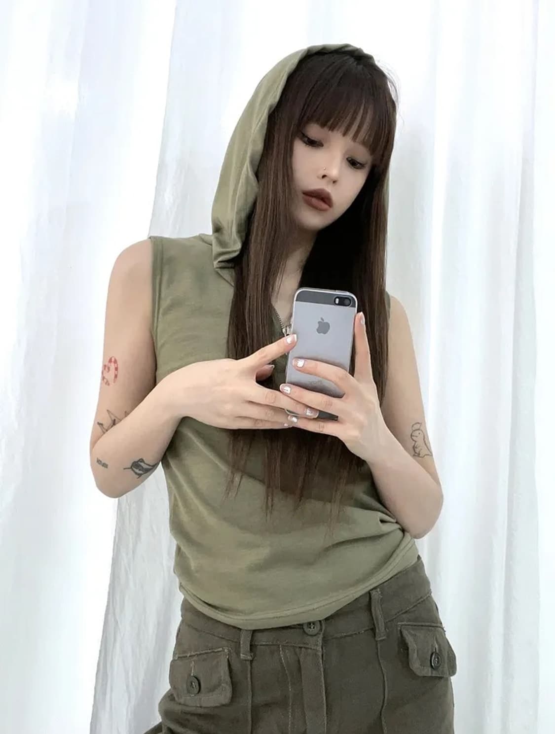 홀터넥 카키 나시티 상품이미지1