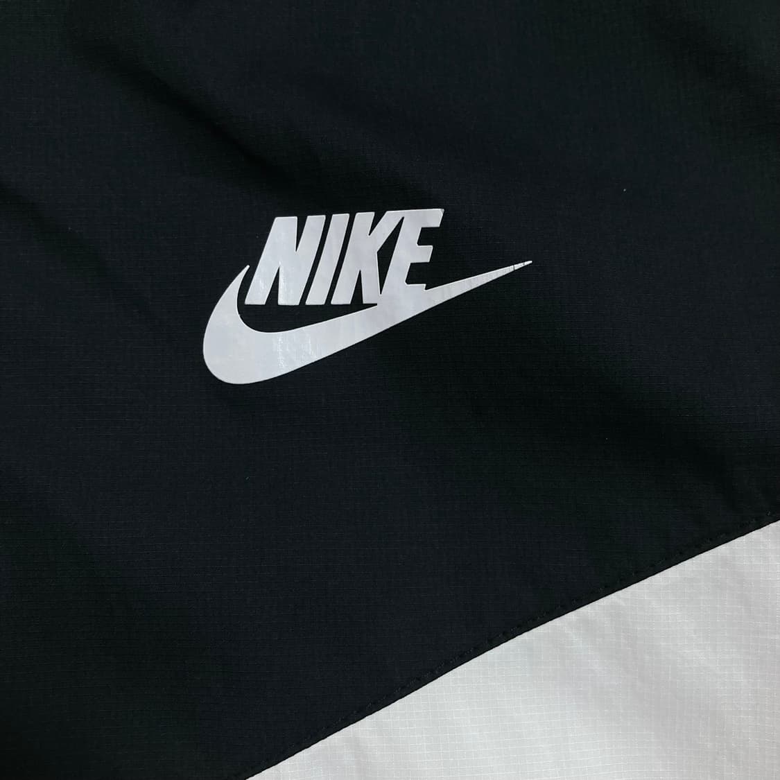 나이키 퓨추라 스몰 로고 믹스 컬러 바람막이 상품이미지2